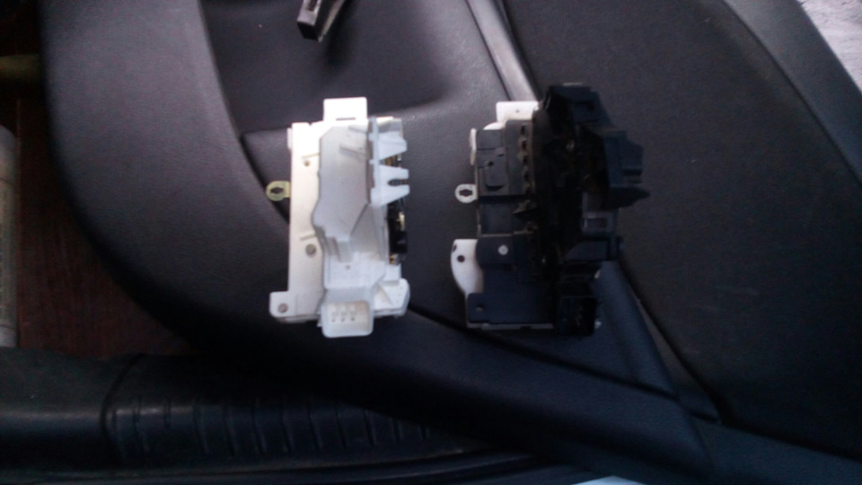 Отличие только в положении фишки подключения, вертикально на рестайле и горизонтально в дорестайле. — Ford Mondeo III