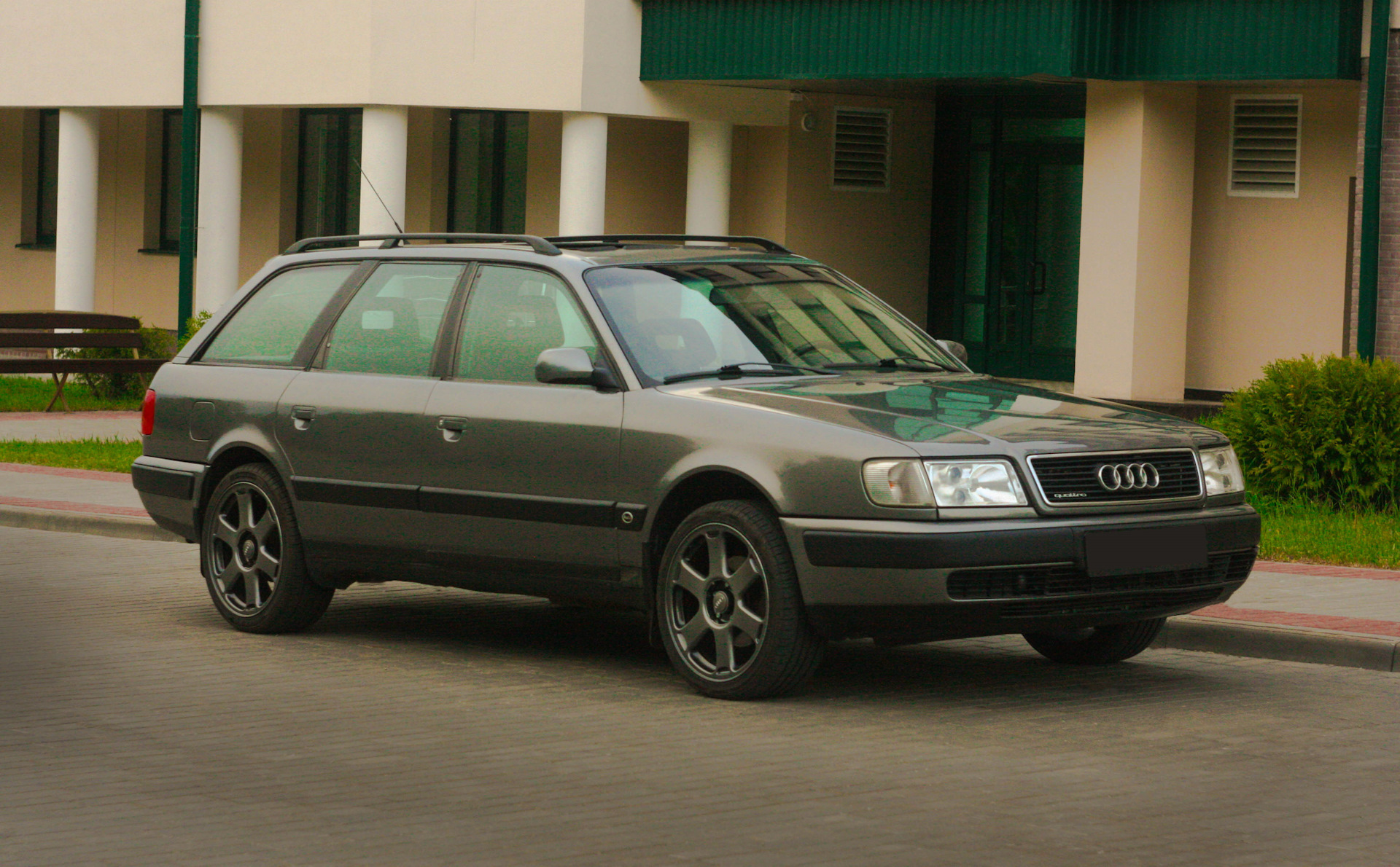 Audi 100 c4 кватро