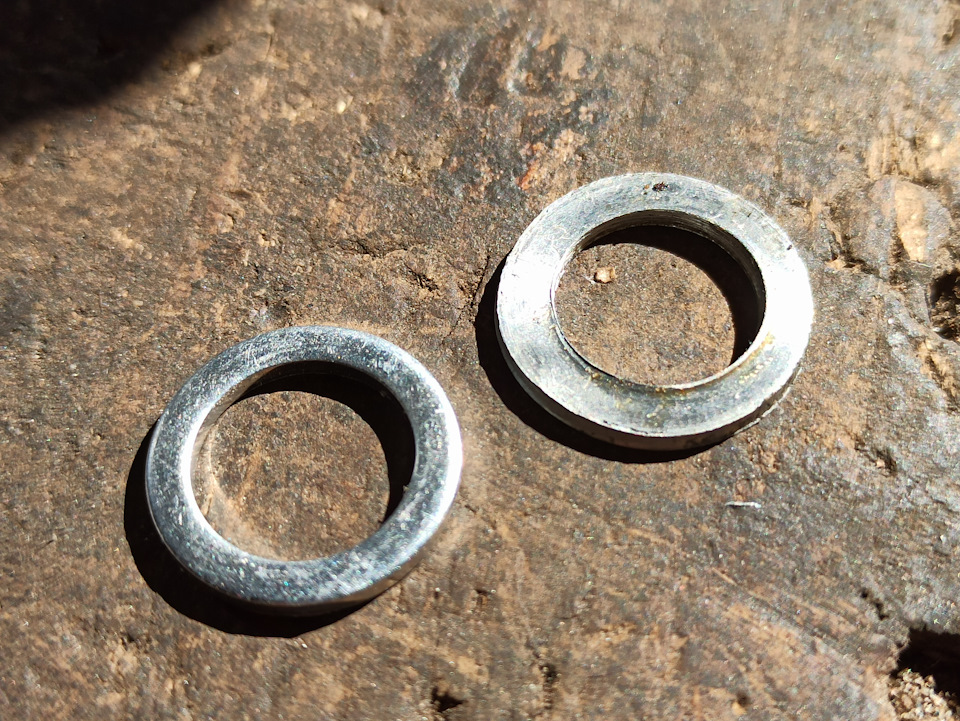 Шайба на сливную болт yamaha mt 03. Шайба сливного болта geely tugella. Шайба на сливнуб пробку хундвй. Шайба под болт м45. Шайба сливного болта.