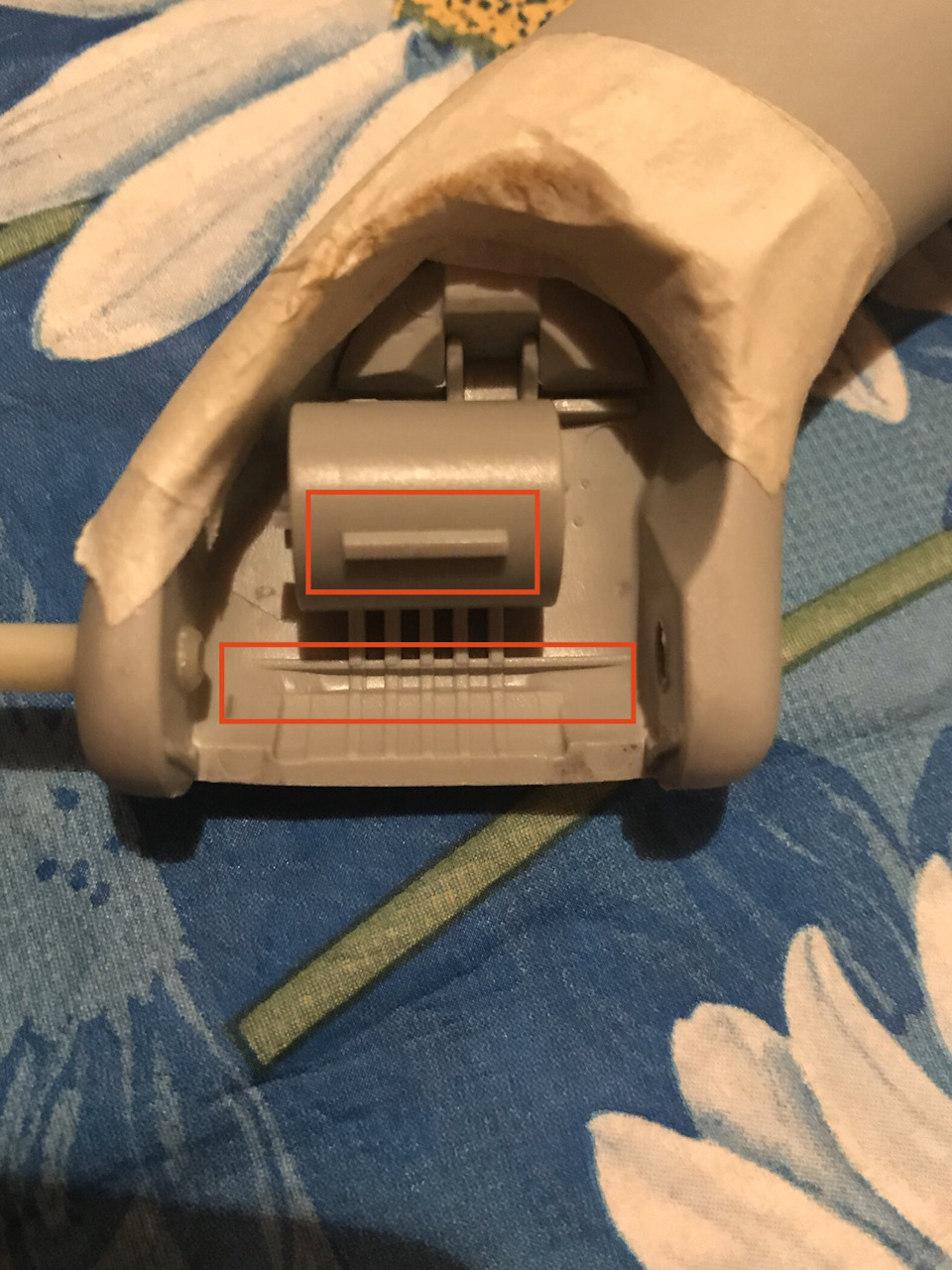 Потом совмещаем этот паз и забиваем стержень, край стержня заматывал лентой. Остатки штифта забивал клепкой — Volkswagen Polo Sedan