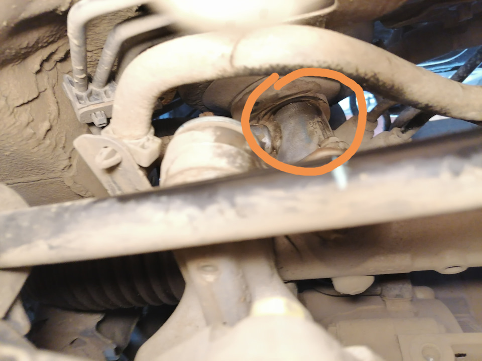 Подтек масла из под пыльника рулевой — Honda CR-V (RE), 2,4 л., 2008 ...