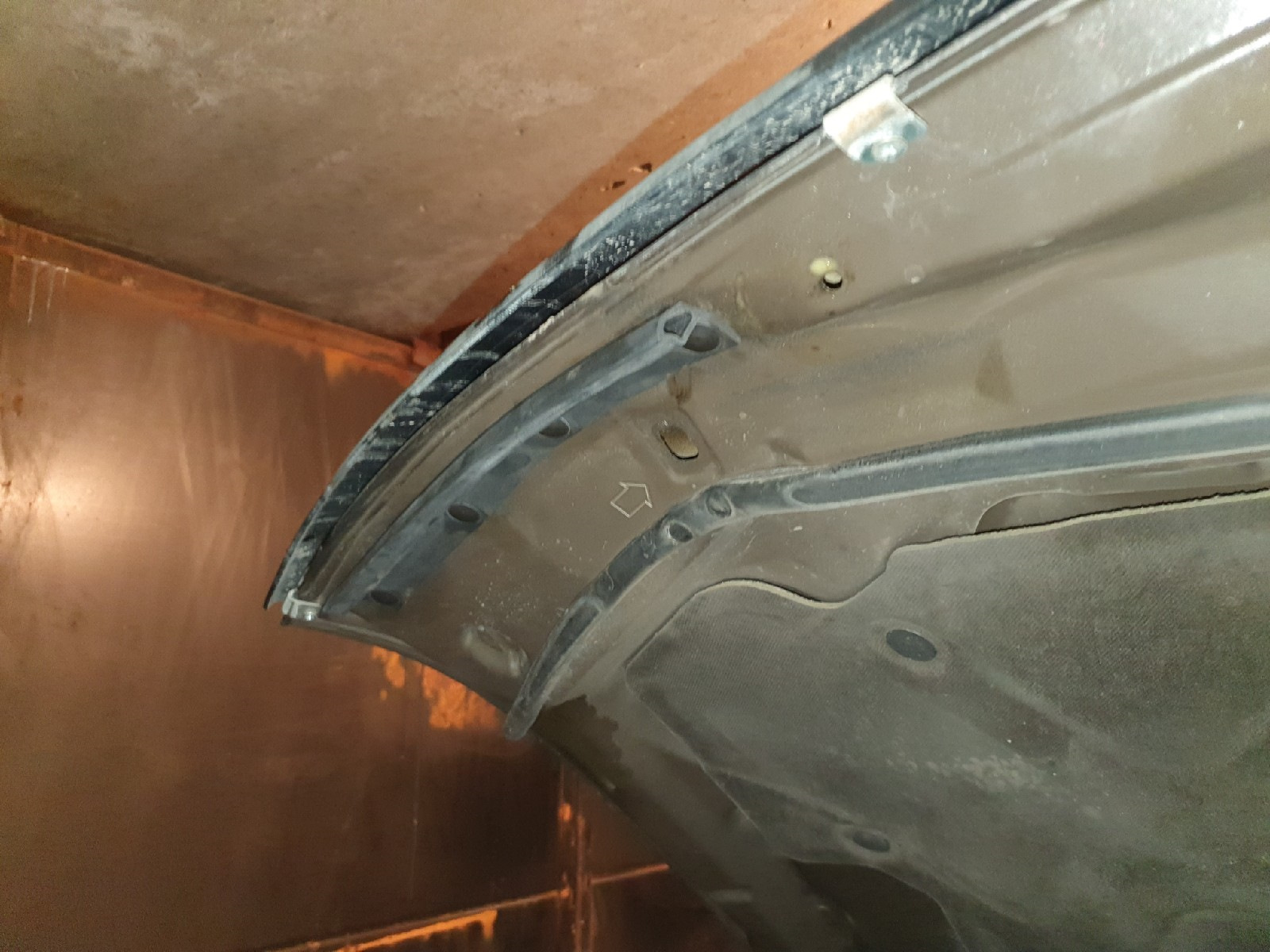 Уплотнители капота. — Mitsubishi Pajero Sport (2G), 2,5 л, 2013 года ...