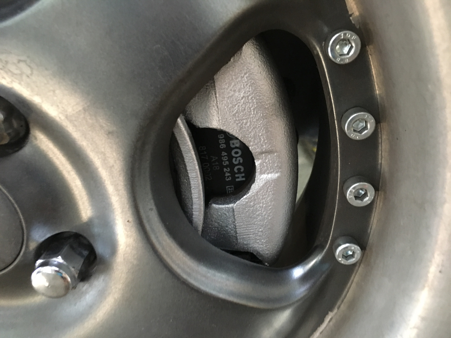 Расточка тормозных дисков покраска и замена колодок — Toyota Corolla ...