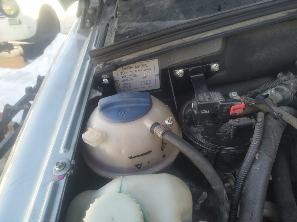 Расширительный бачок от фольксваген — Chevrolet Niva, 1,7 л, 2006 года ...