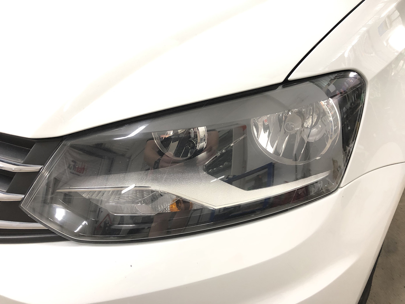 Би лед линзы на поло седан. Лед линзы поло седан. Линзы в фары фольксваген поло. Установка лед линз на поло седан. Фара поло седан h7.