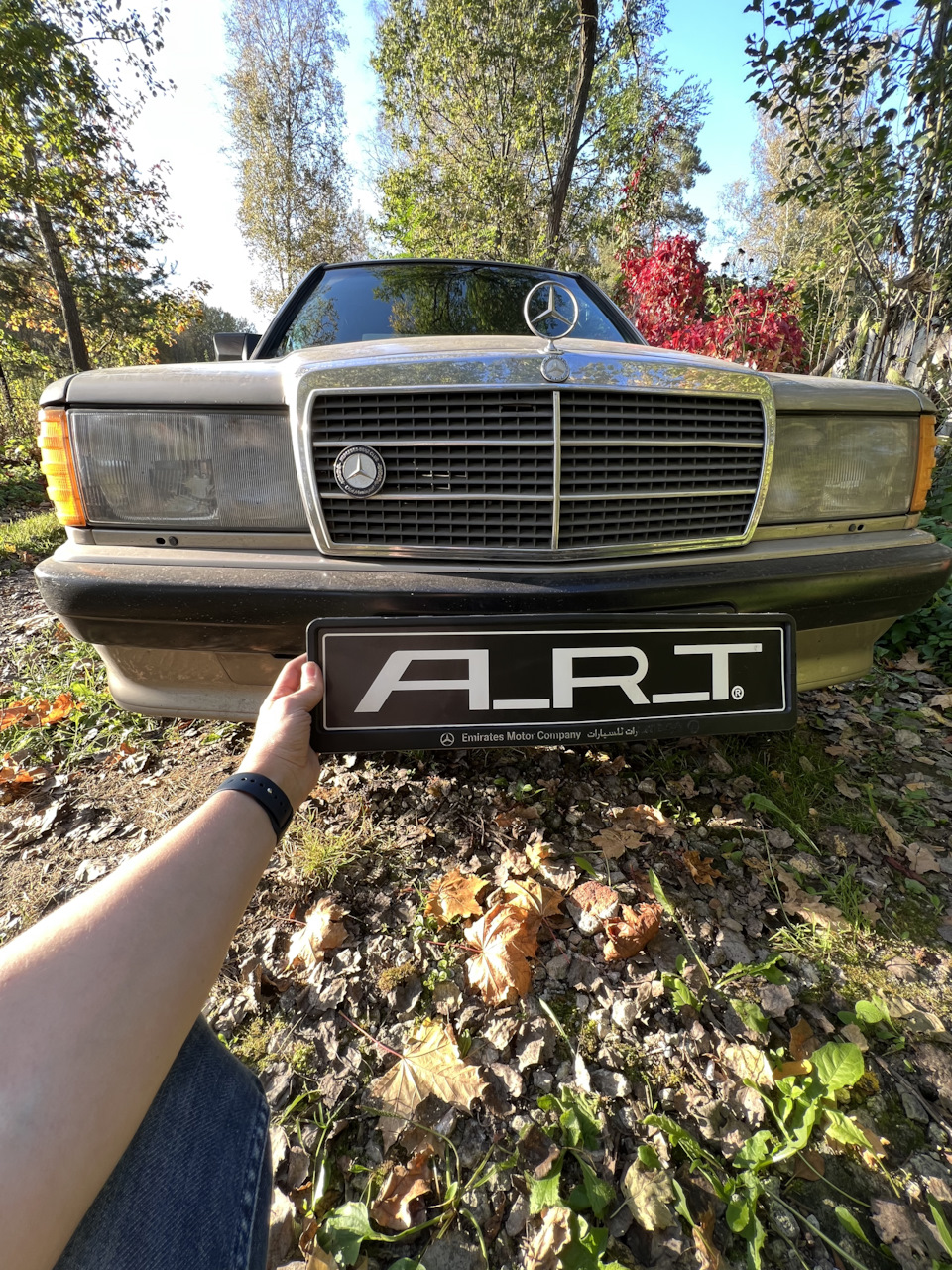 Дилерская рамка из Арабских эмиратов — Mercedes-Benz 190 (W201), 2,5 л,  1987 года | аксессуары | DRIVE2