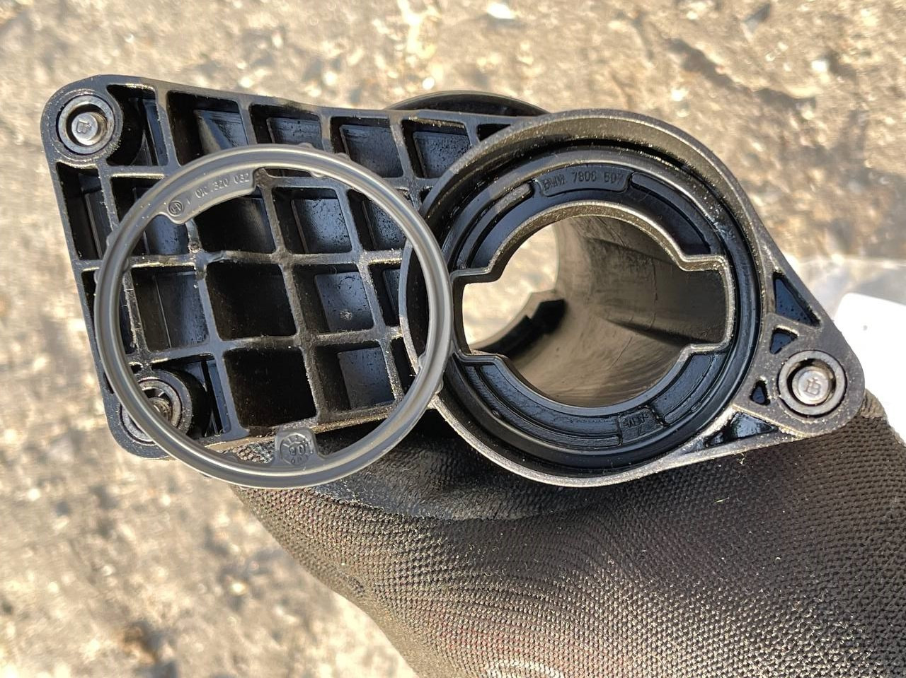 Устраняем течь масла из под крышки маслозаливной горловины BMW X5 E70 3 ...