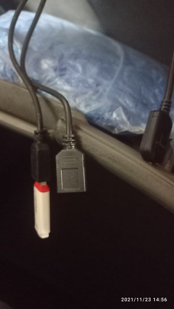 2 USB и устройство для сим карты — Toyota Funcargo