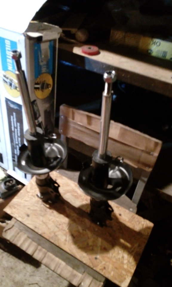 передние амортизаторы BILSTEIN 22041142 на Volkswagen Golf Mk4, SEAT ...