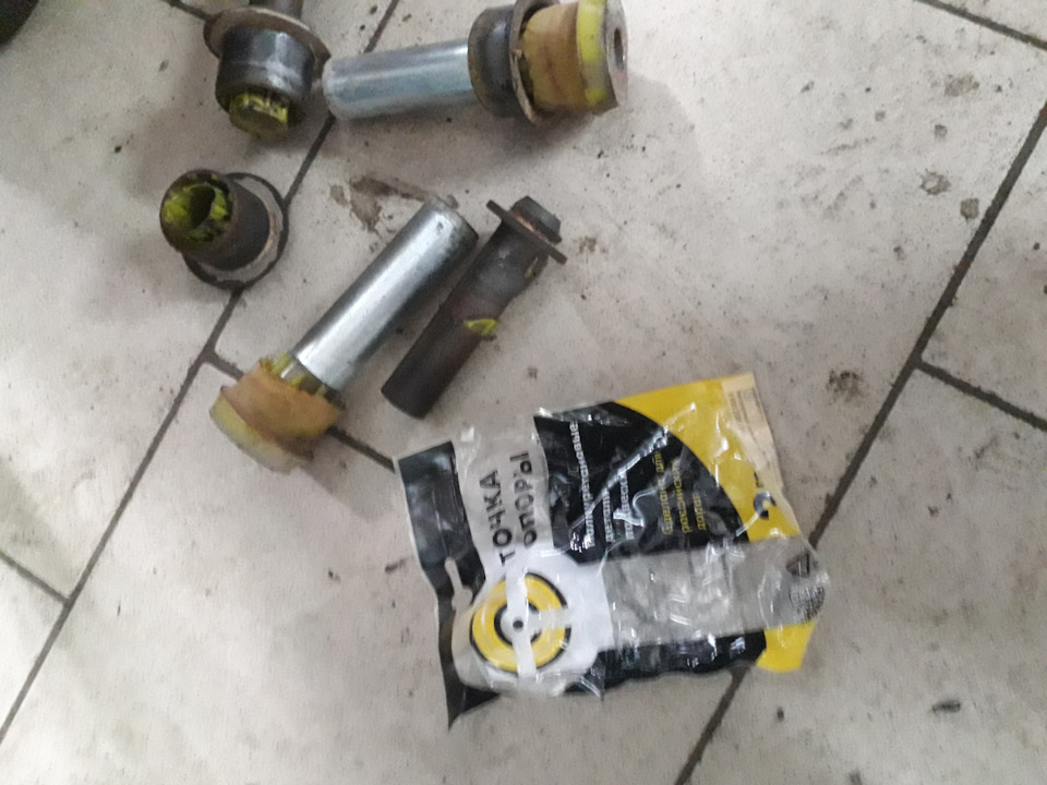 Сайлентблоки от "Точка опоры" в подрамнике спустя 40000 км. — Nissan X ...