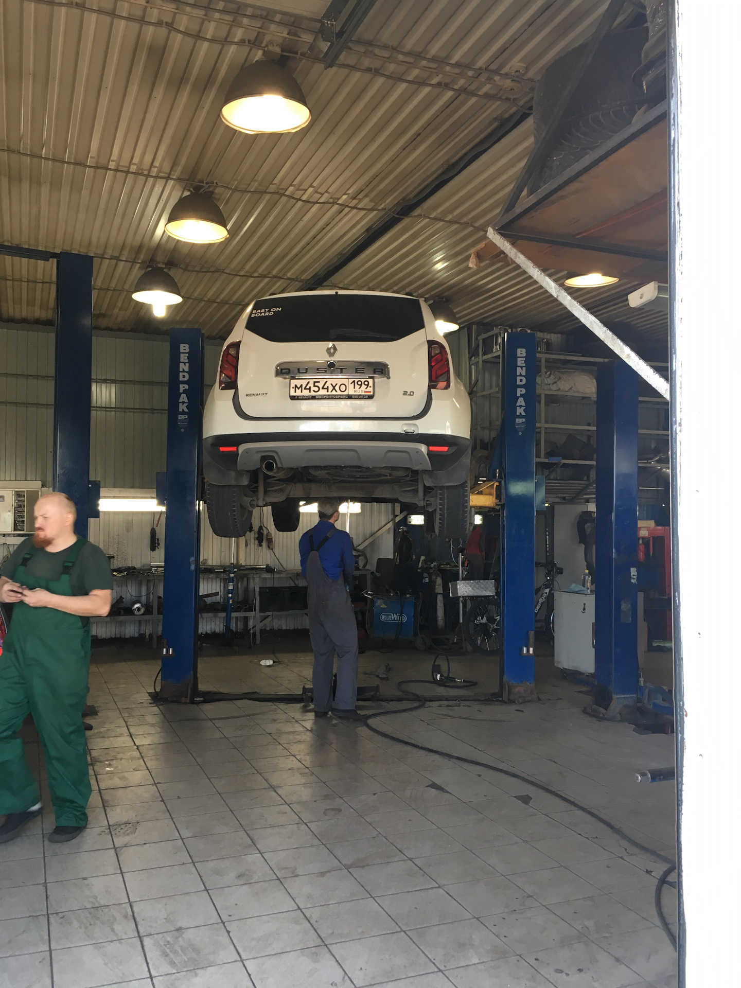 Заменил Гофру и кронштейн. — Renault Duster (1G), 2 л, 2013 года ...