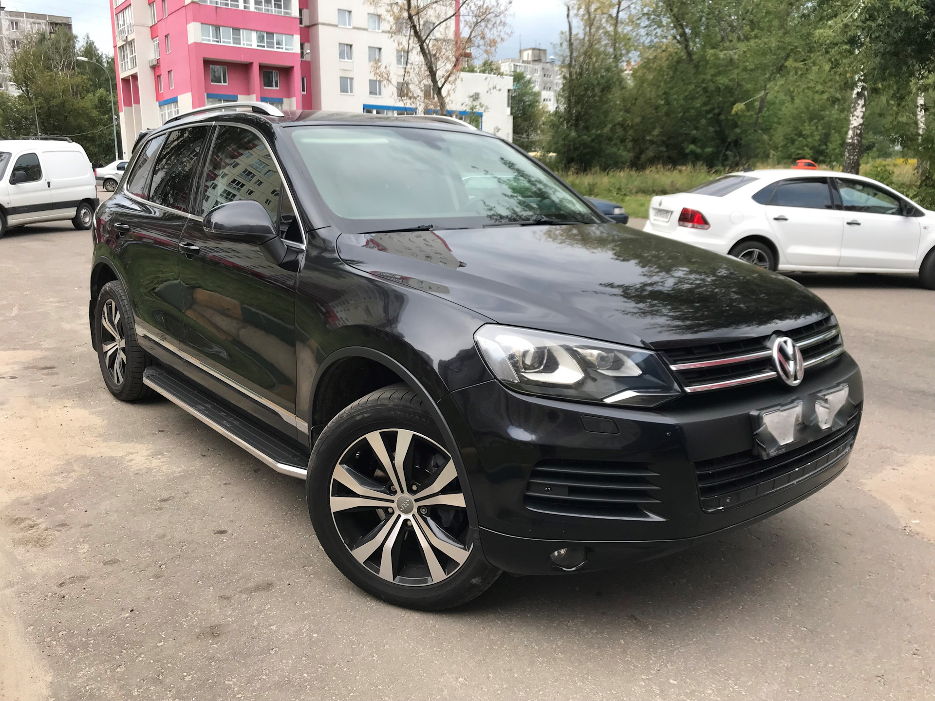 Туарег 2013. Фольксваген Туарег 2013 года. Volkswagen Touareg 2013 года. VW Touareg 2013. Туарег 2 2013.