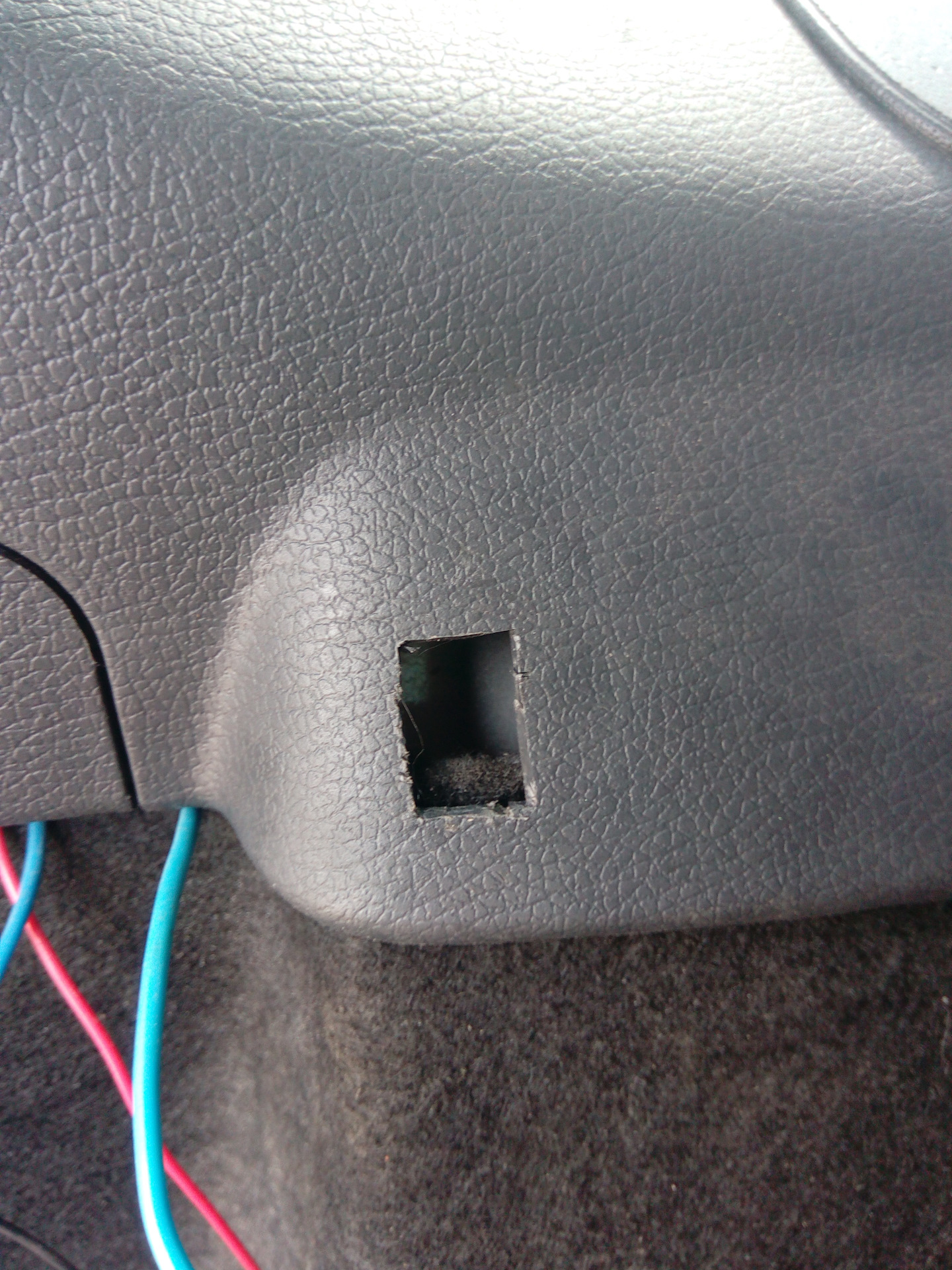 Подсветка багажника Ларгус. USB розетка Ларгус. Розетка в багажник Ларгуса.