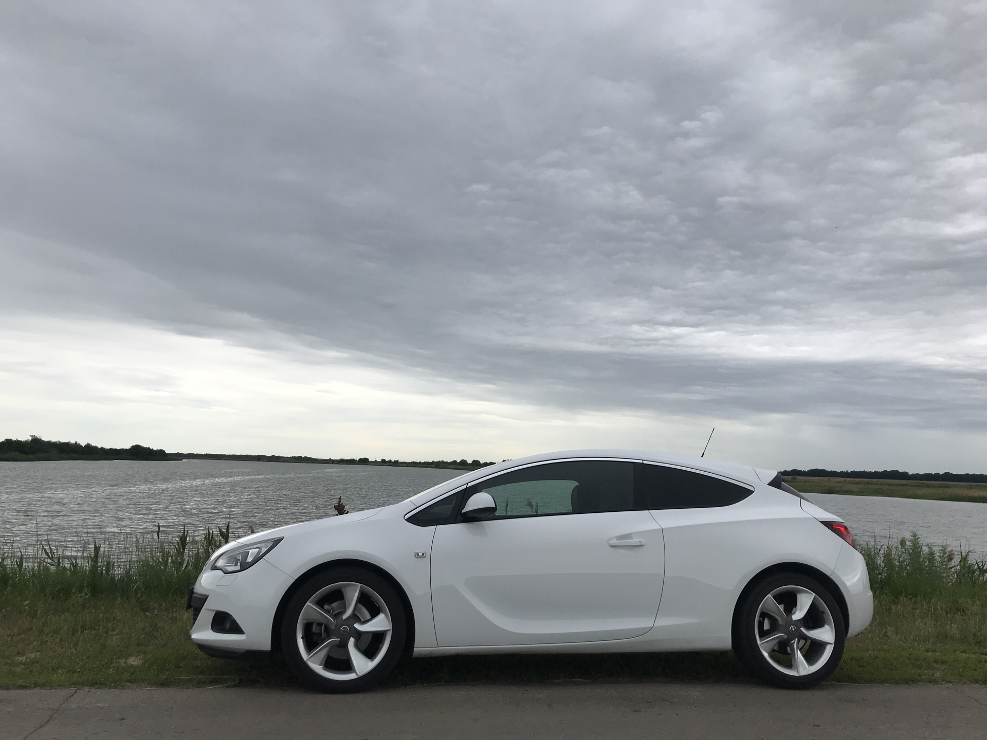 Opel Astra GTC 2014