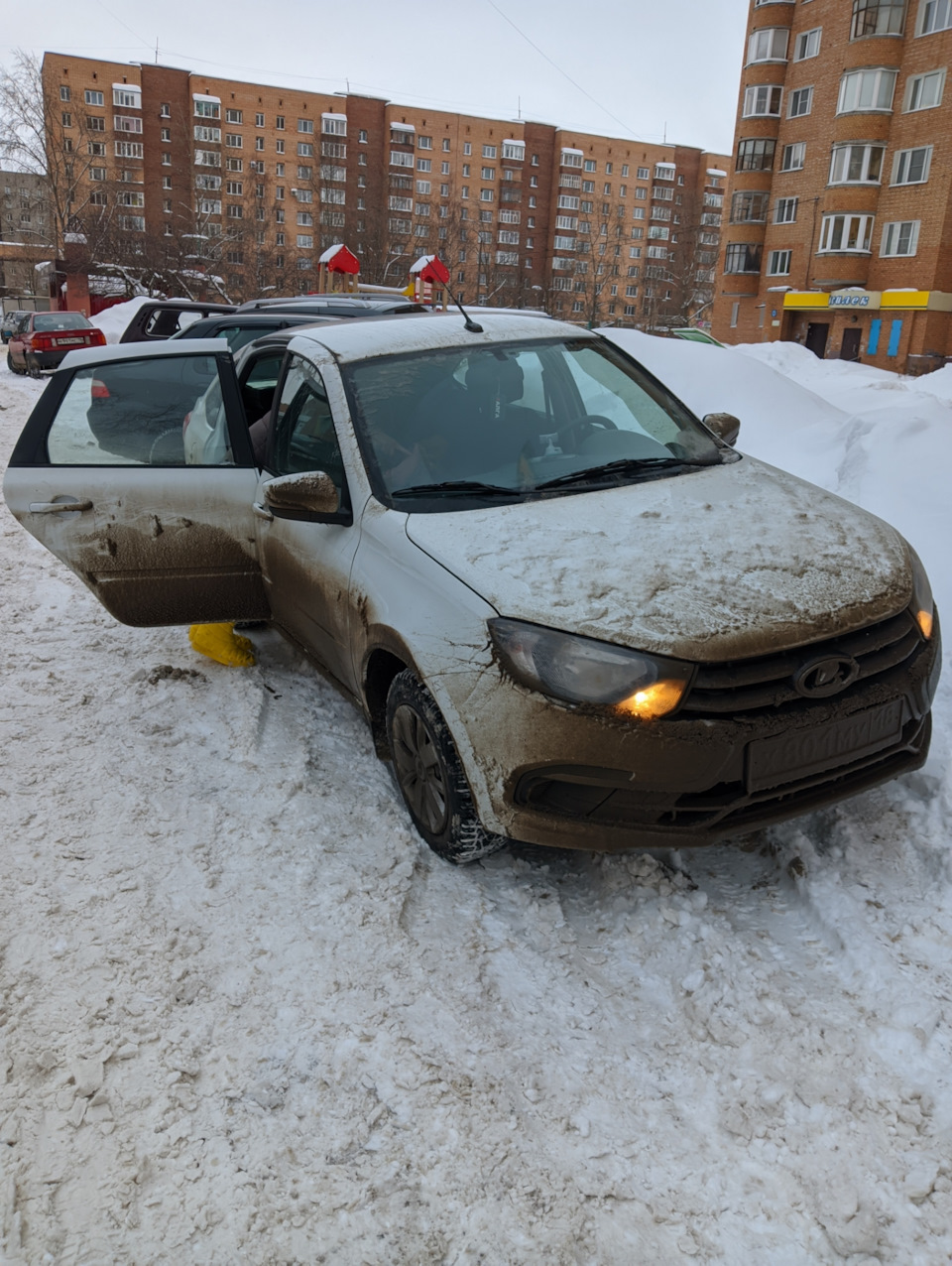 Трасса. Грязь. Камни — Lada Гранта Лифтбек (2-е поколение), 1,6 л, 2022  года | путешествие | DRIVE2