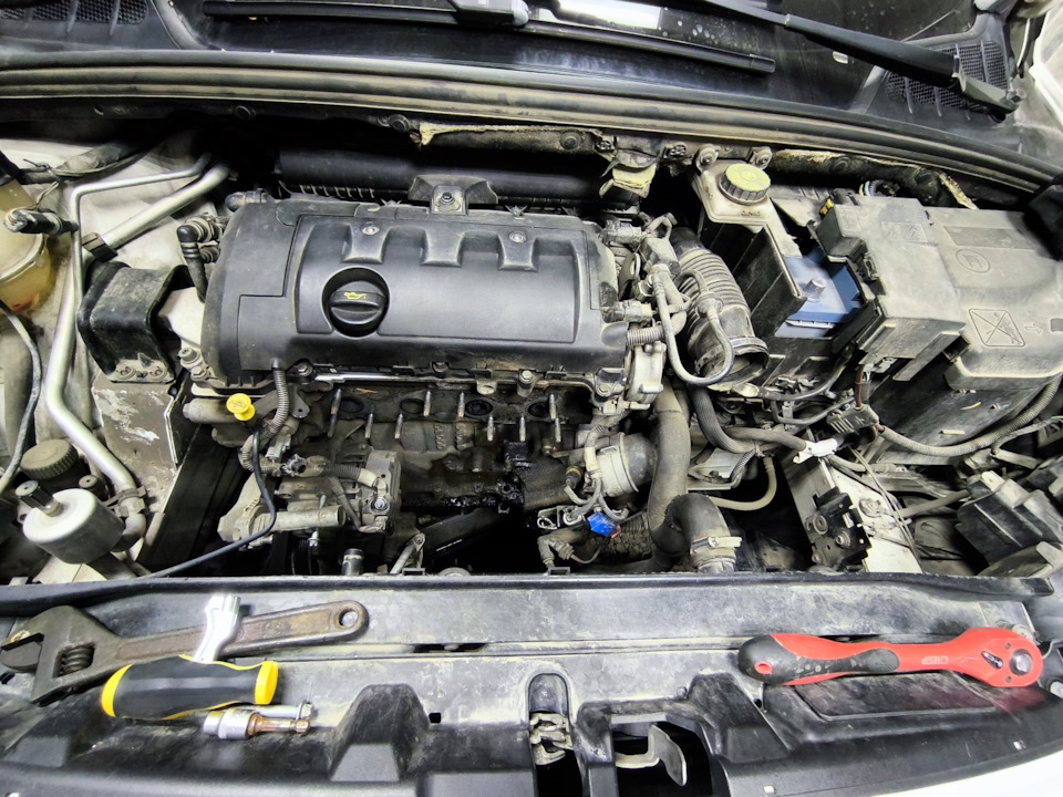 Замена прокладок корпуса масляного фильтра — Peugeot 308 (1G), 1,6 л ...