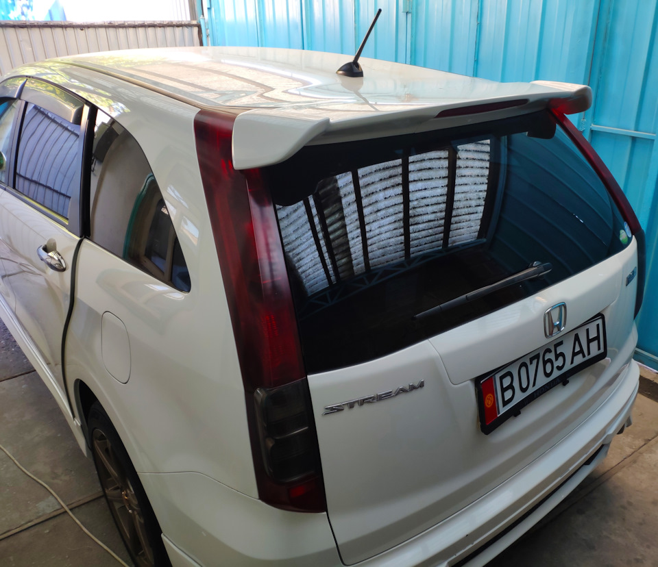 Спойлер на хонду стрим рн3. Задний спойлер хонда стрим рн 1. Спойлер honda stream rn3. Спойлер стрим. Спойлер стрим.