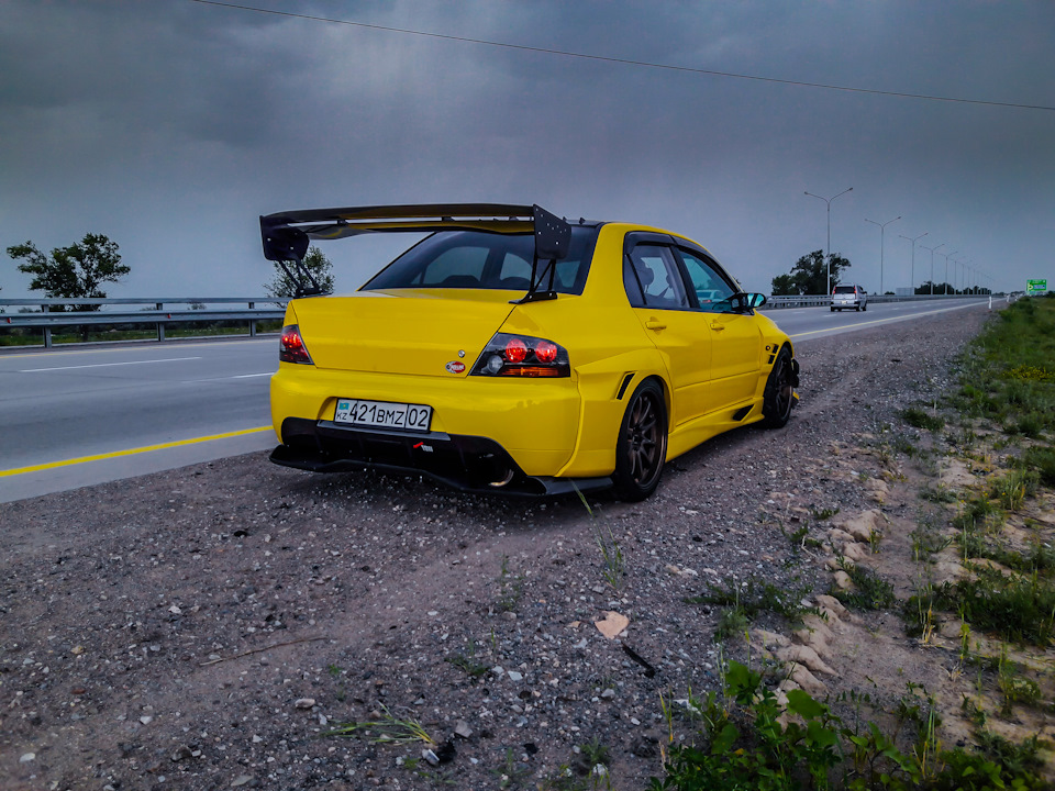 Mitsubishi Lancer EVO 9