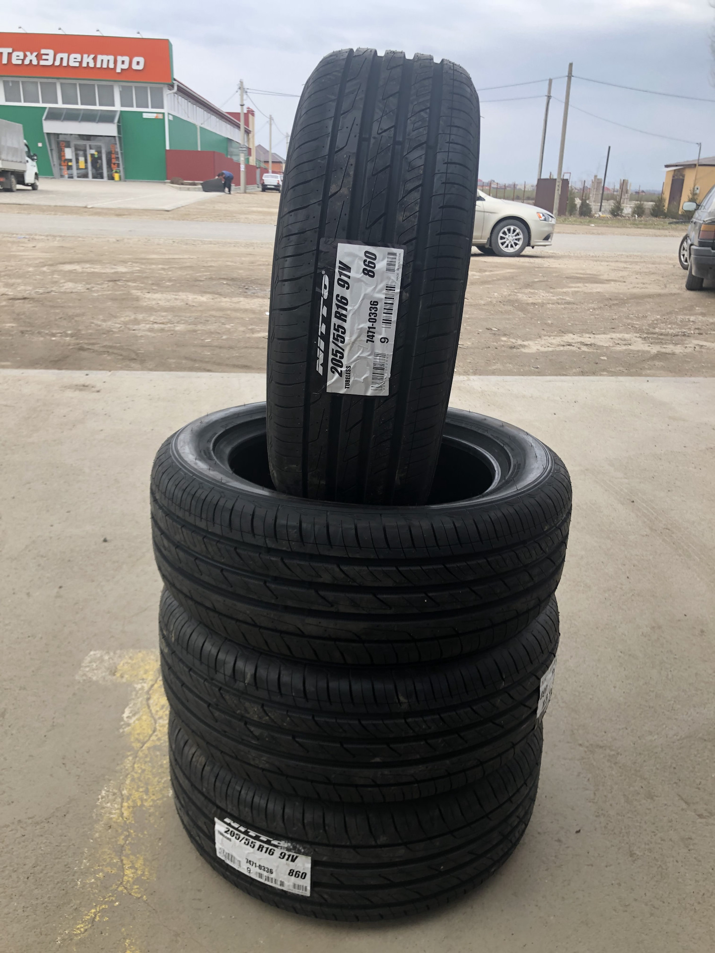 Нитто нт 860. Шины Nitto nt860. Nitto nt860 205/55 r16. Колеса Nitto nt860.