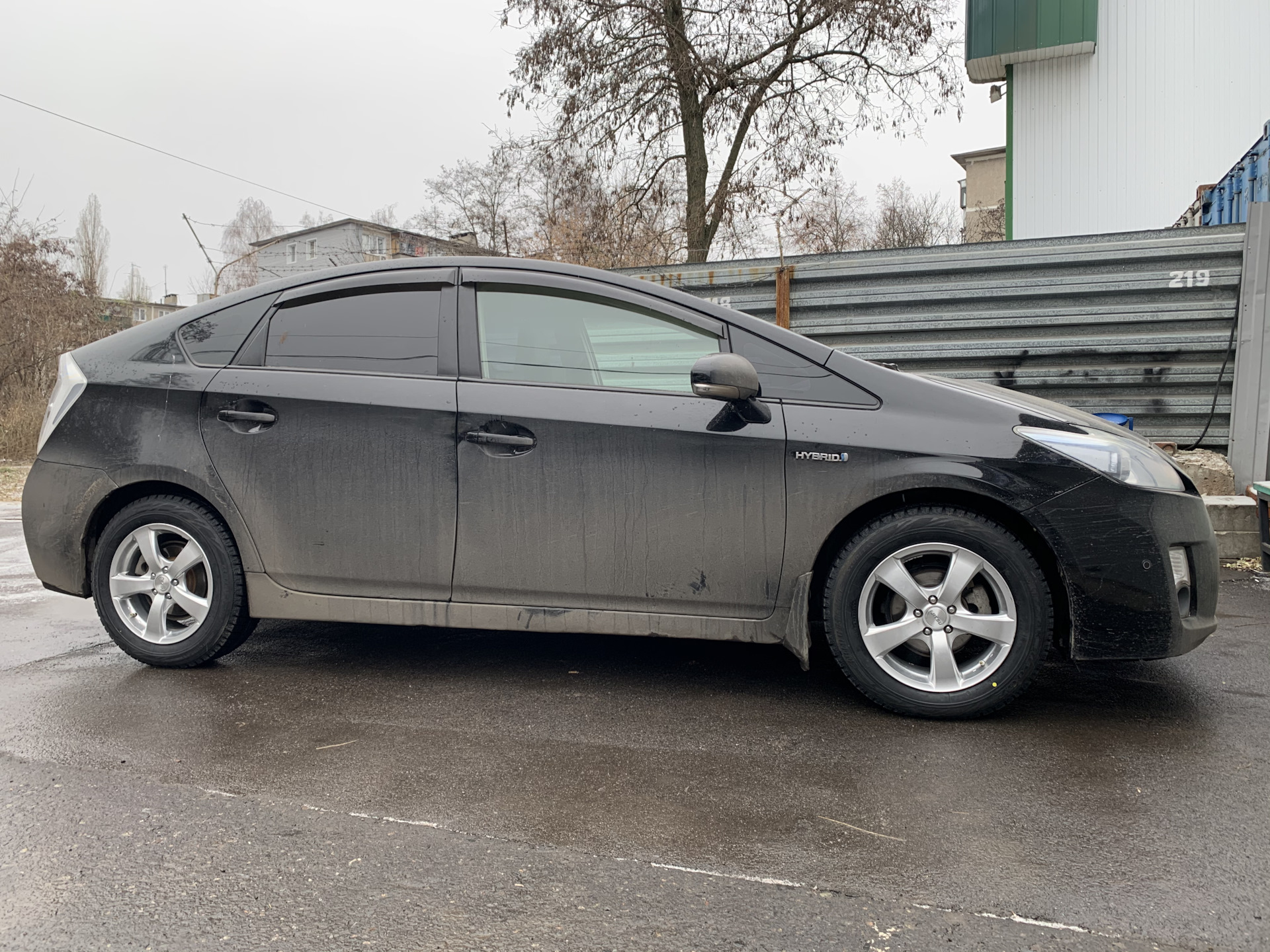 Prius 30 r15. Шины приус 30. Литье приус 30. Toyota prius 205 60 r16 и проставки. Шины приус 30.