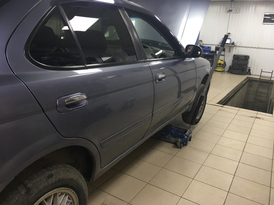 Прокачка передних стоек и замена пружин — Nissan Sunny (B15), 1,5 л ...