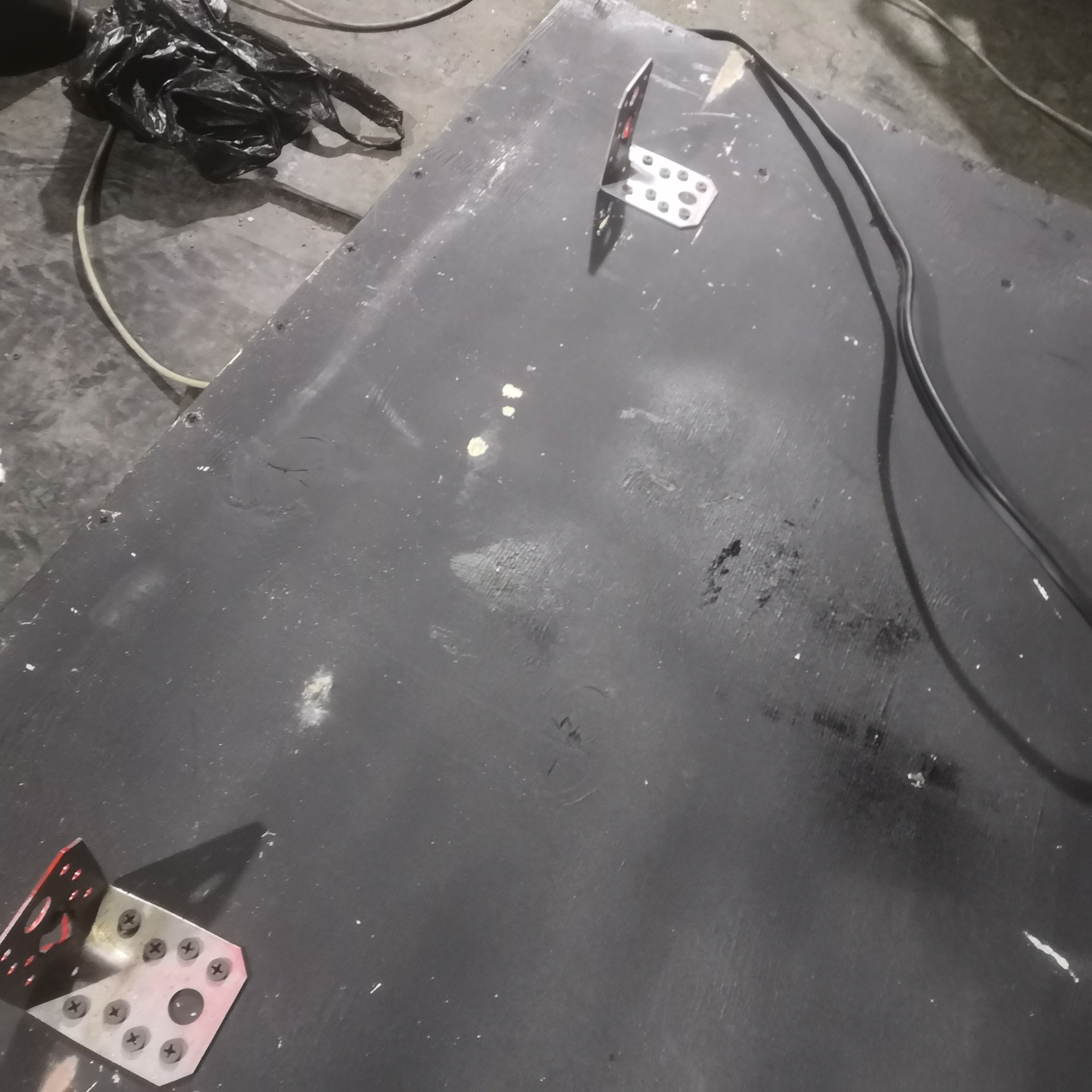 Закрепил сабвуфер в багажнике — Lada Приора хэтчбек, 1,6 л, 2014 года ...