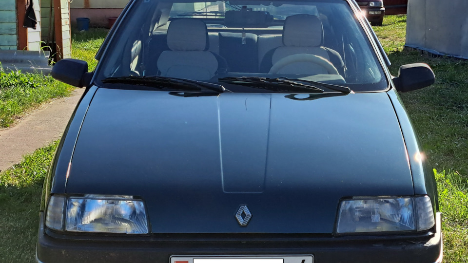 Отбойники багажника — Renault 19, 1,4 л, 1992 года | запчасти | DRIVE2