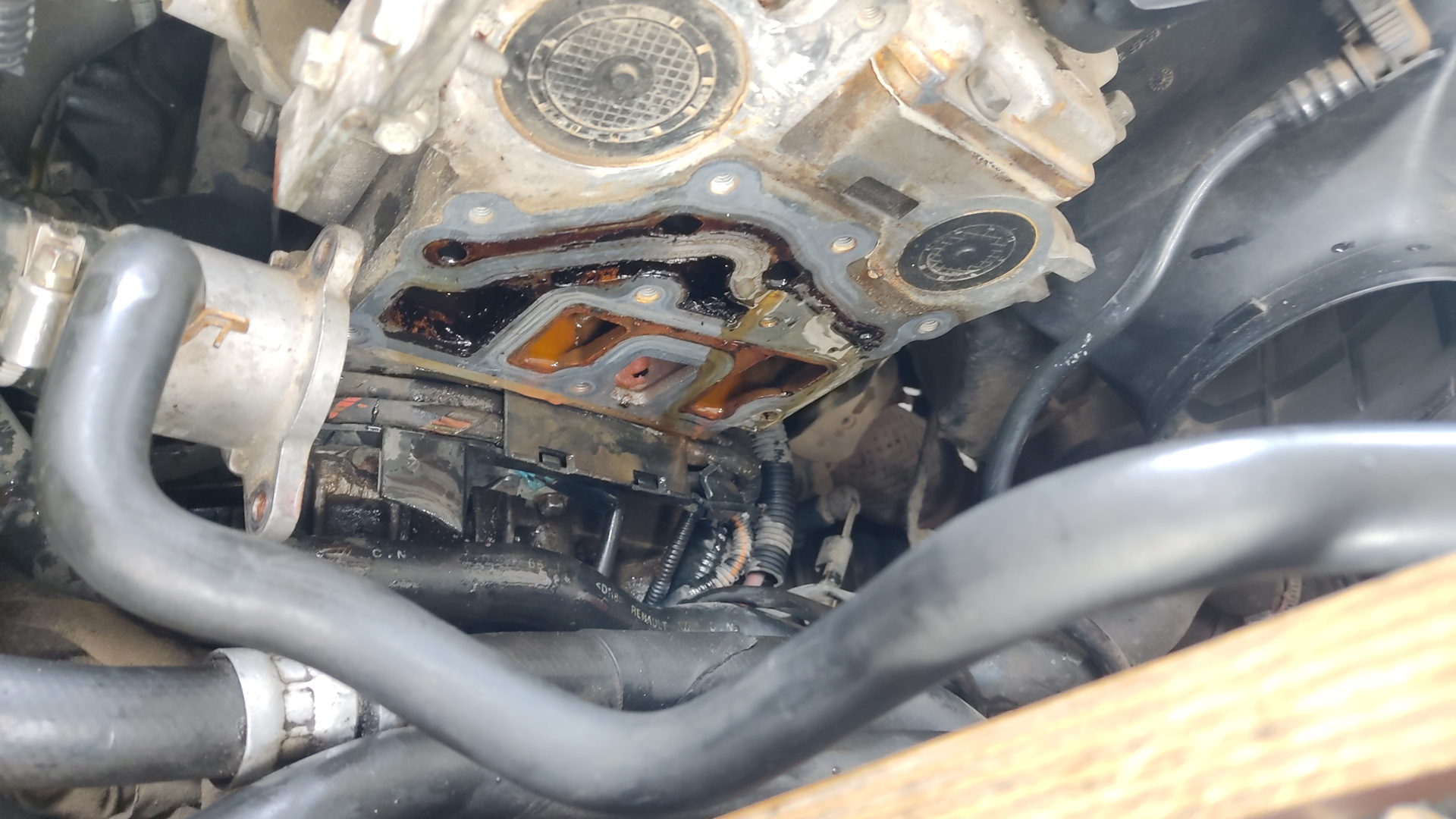 Антифриз в поддоне Рено Симбол — Renault Symbol, 1,4 л, 2006 года ...