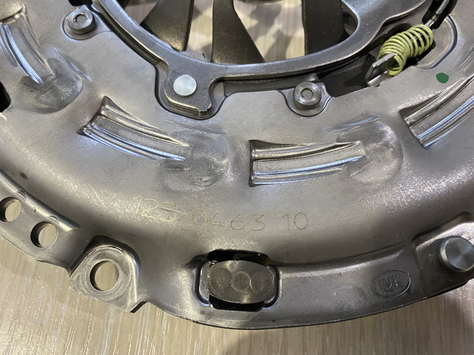 19 Замена двухмассового маховика и сцепления — Volkswagen Passat B7, 1 ...