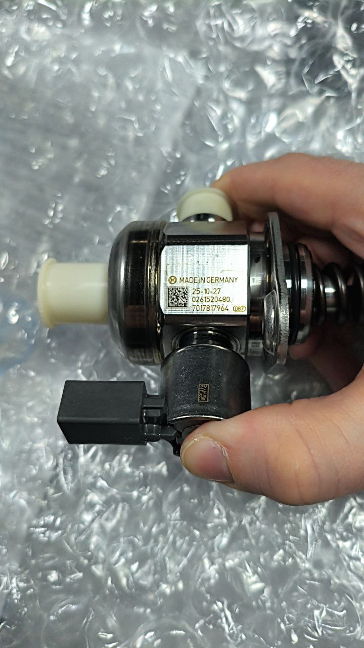 На этот раз орига — Skoda Octavia A7 Mk3. Запчасти на фото: 0261520480