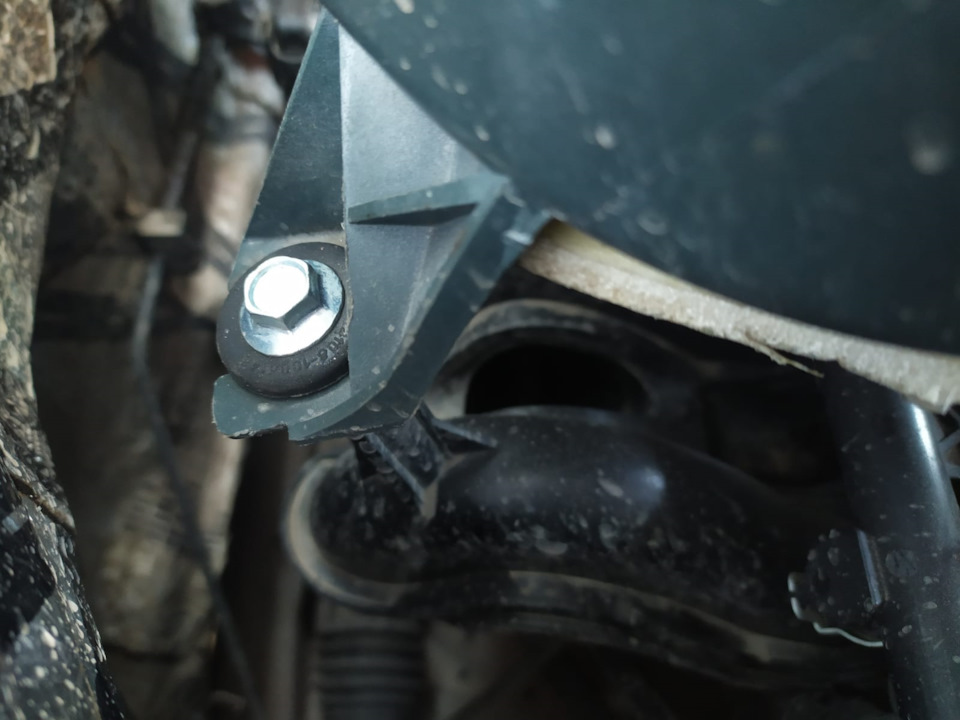 Резиновые втулки корпуса воздушного фильтра — Renault Clio Symbol, 1,4 ...