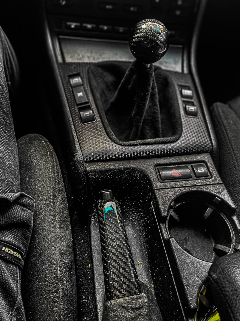 Карбоновая ручка кпп и ручника — BMW 3 series (E46), 3 л, 2003 года ...