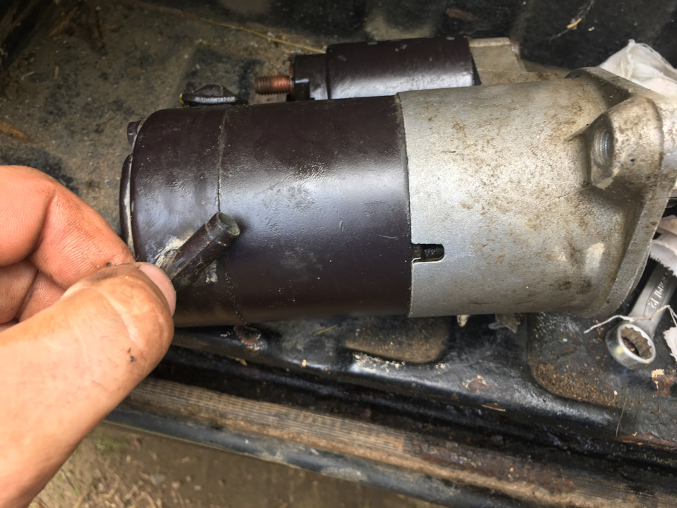 плохо крутит стартер. клинит стартер. клинит стартер. M102 контакты стартера. ниссан скрежет стартер.