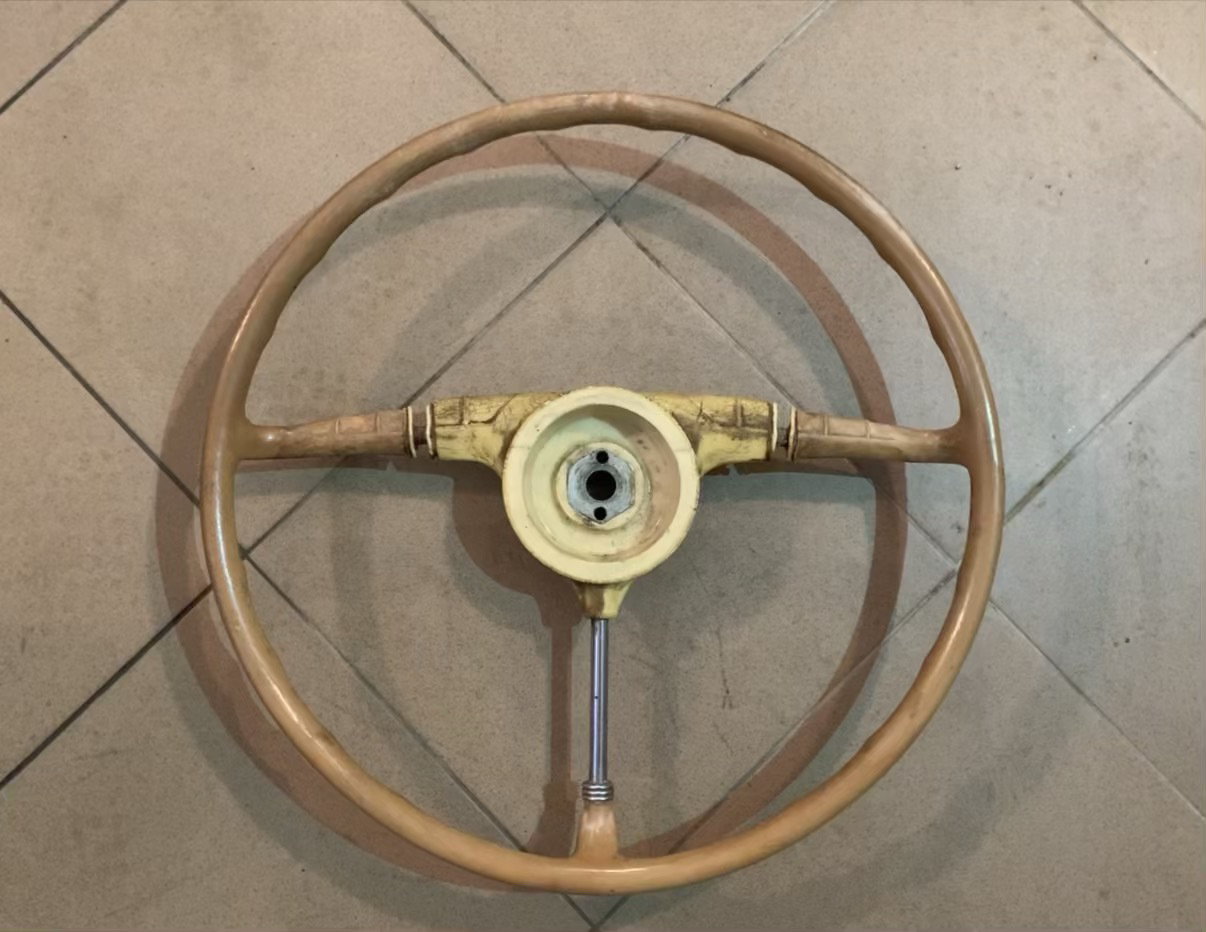 Значок 25мм retro car. Старый руль. Руль старинный вид сбоку. Руль на газ 3309. Деревянный руль старый.