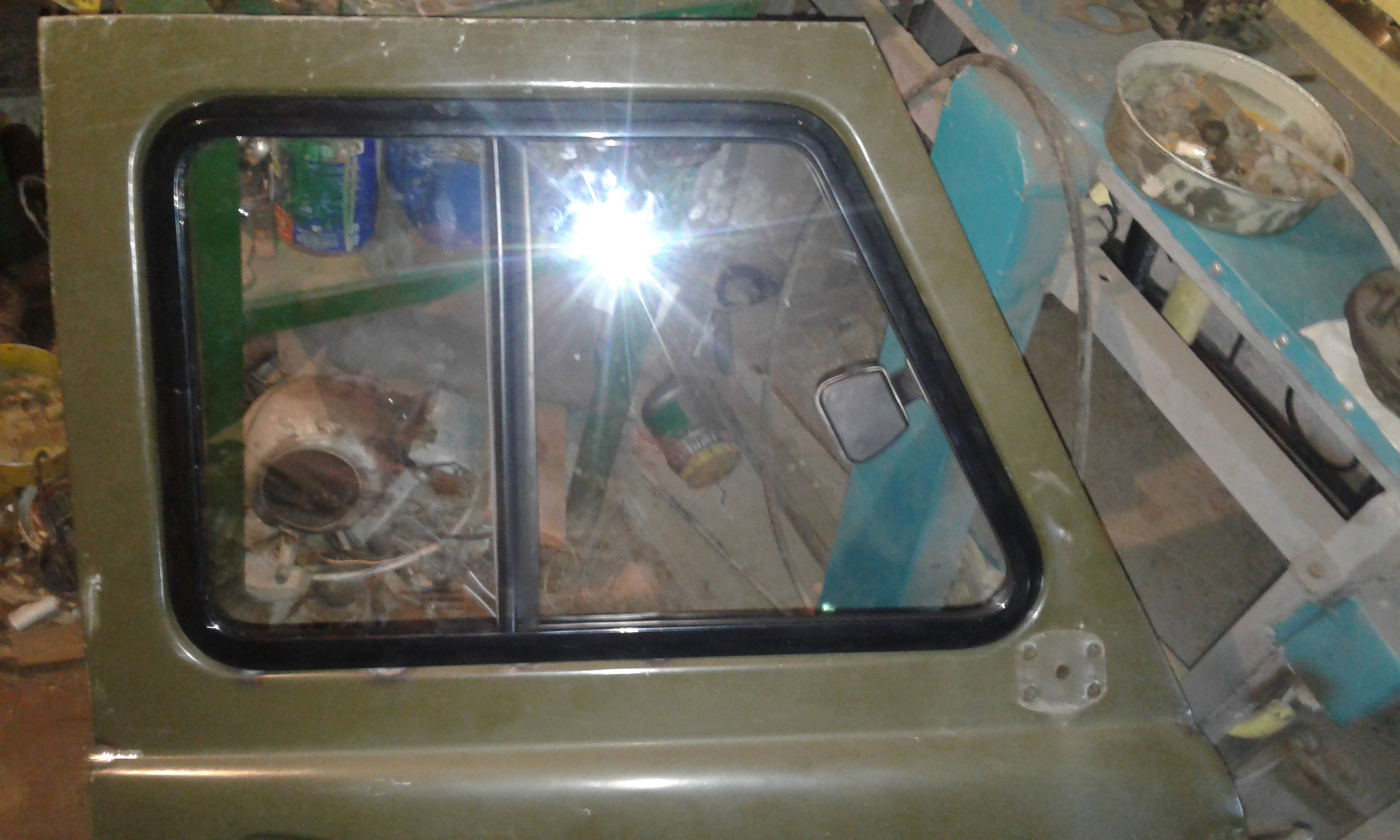 стекло уаз 3303