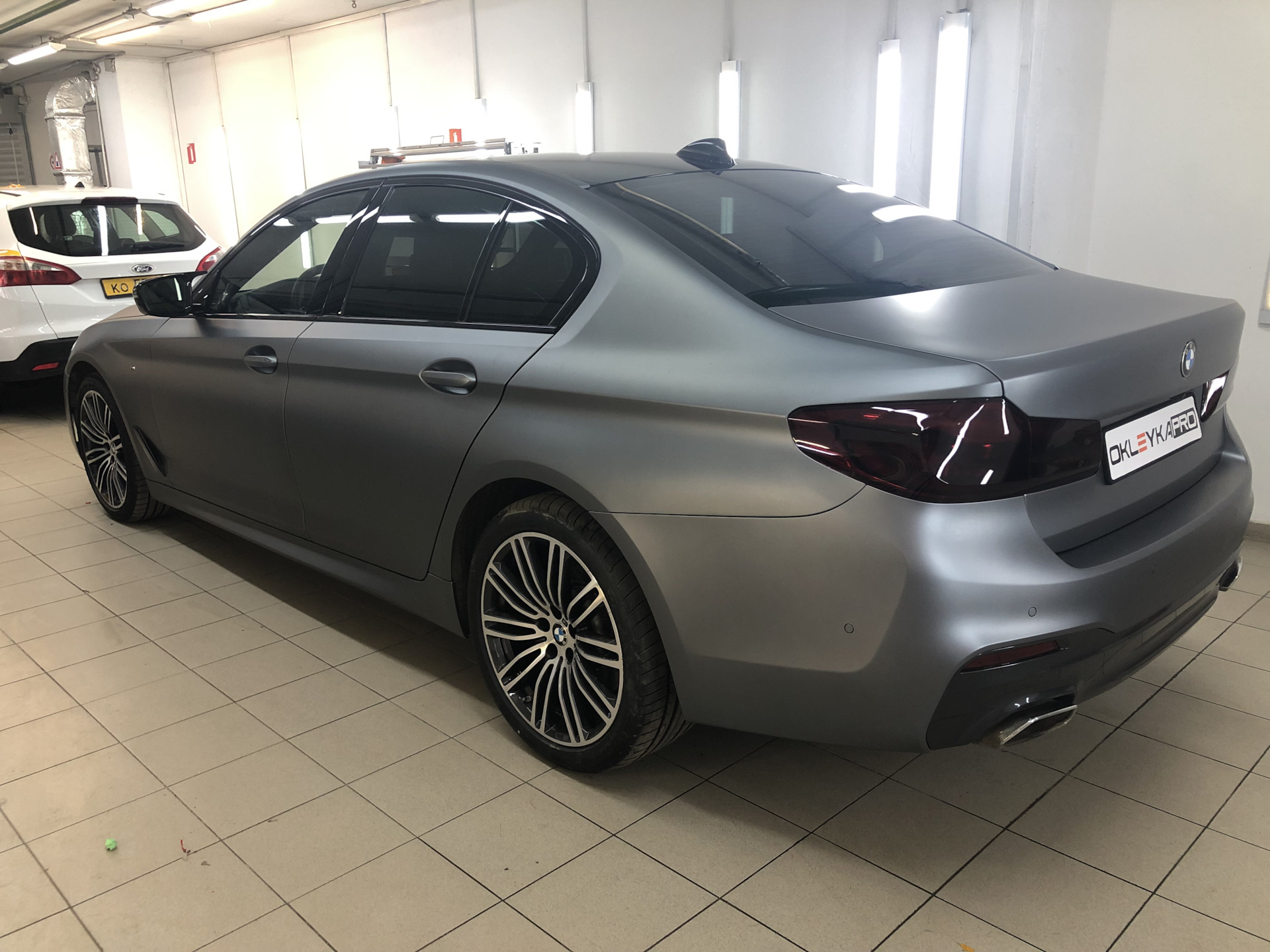 Графит 5g. BMW 5 графит g. БМВ цвет графит. Тонировка фар BMW g30. Матовый хром g30.