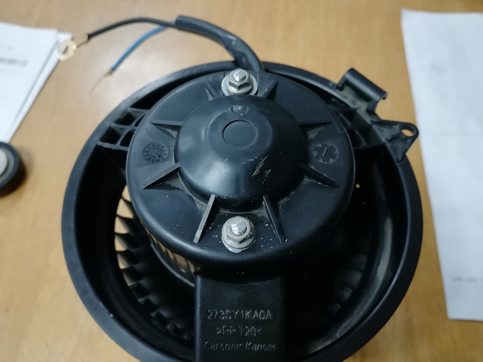 Замена вентилятора отопителя Nissan Juke. Nissan Juke (1G), 1,6 л, 2013 года с