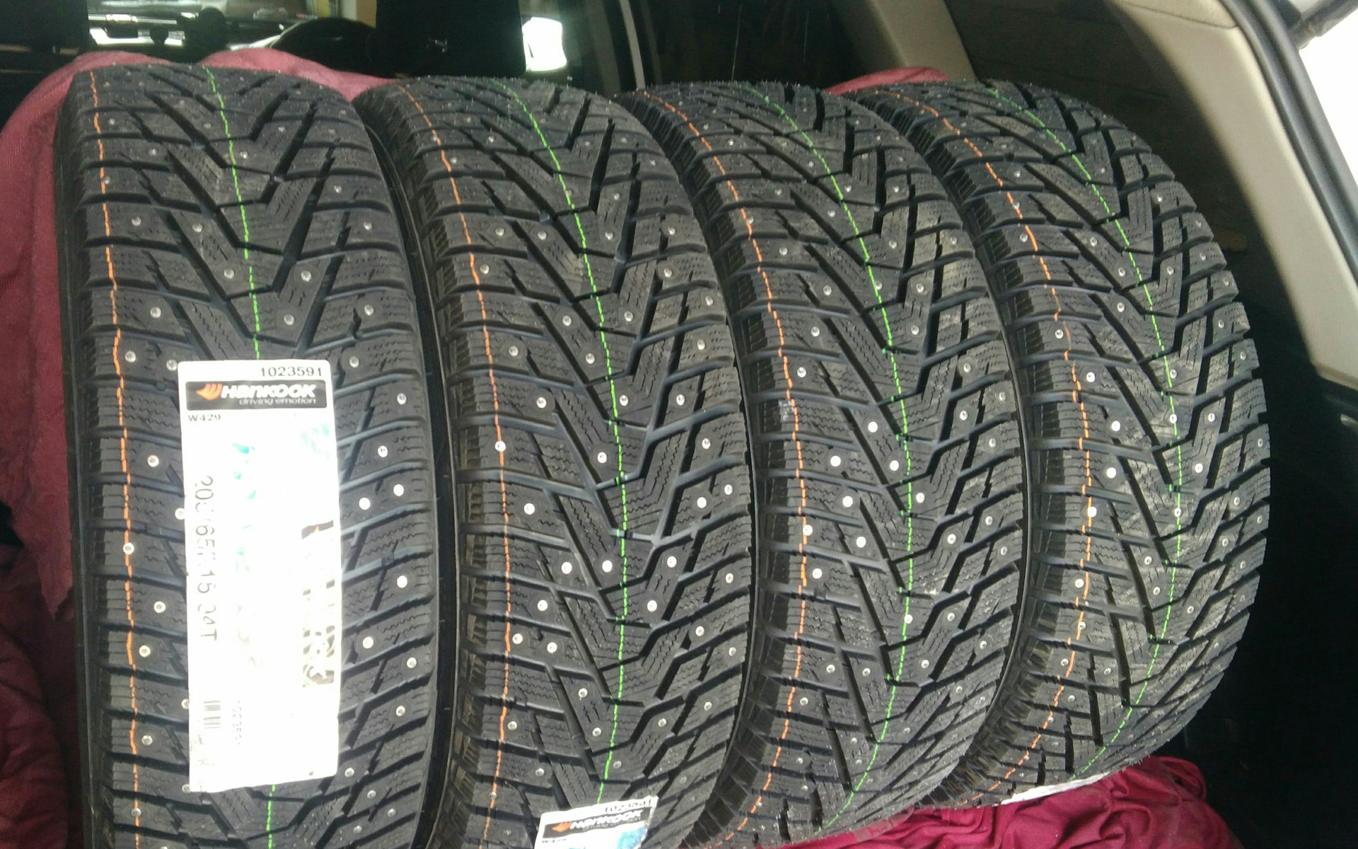 Hankook w 429. Ханкук шины шипы и липучка.