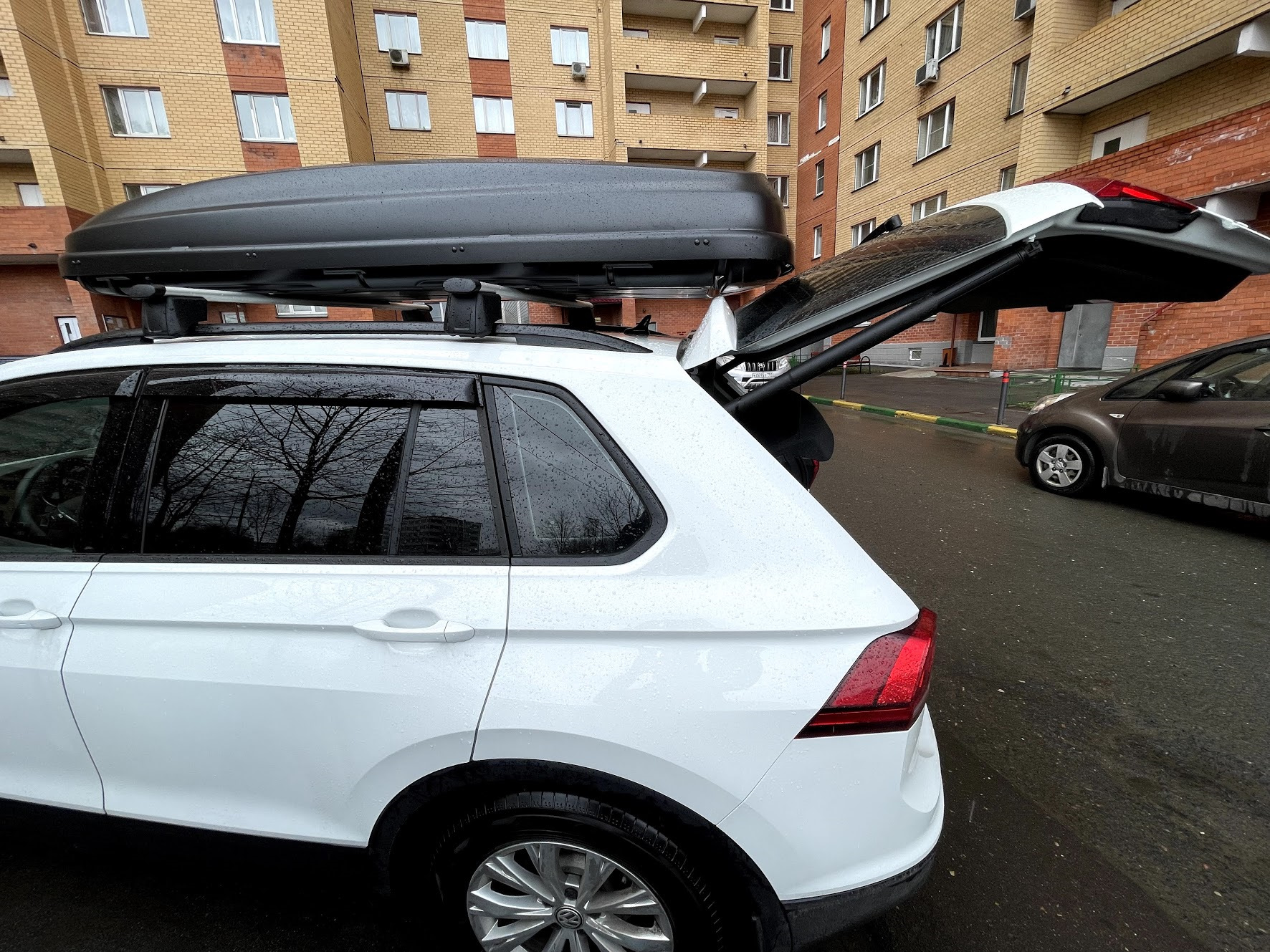 Бокс на крышу, поперечины — Volkswagen Tiguan (2G), 1,4 л, 2020 года ...