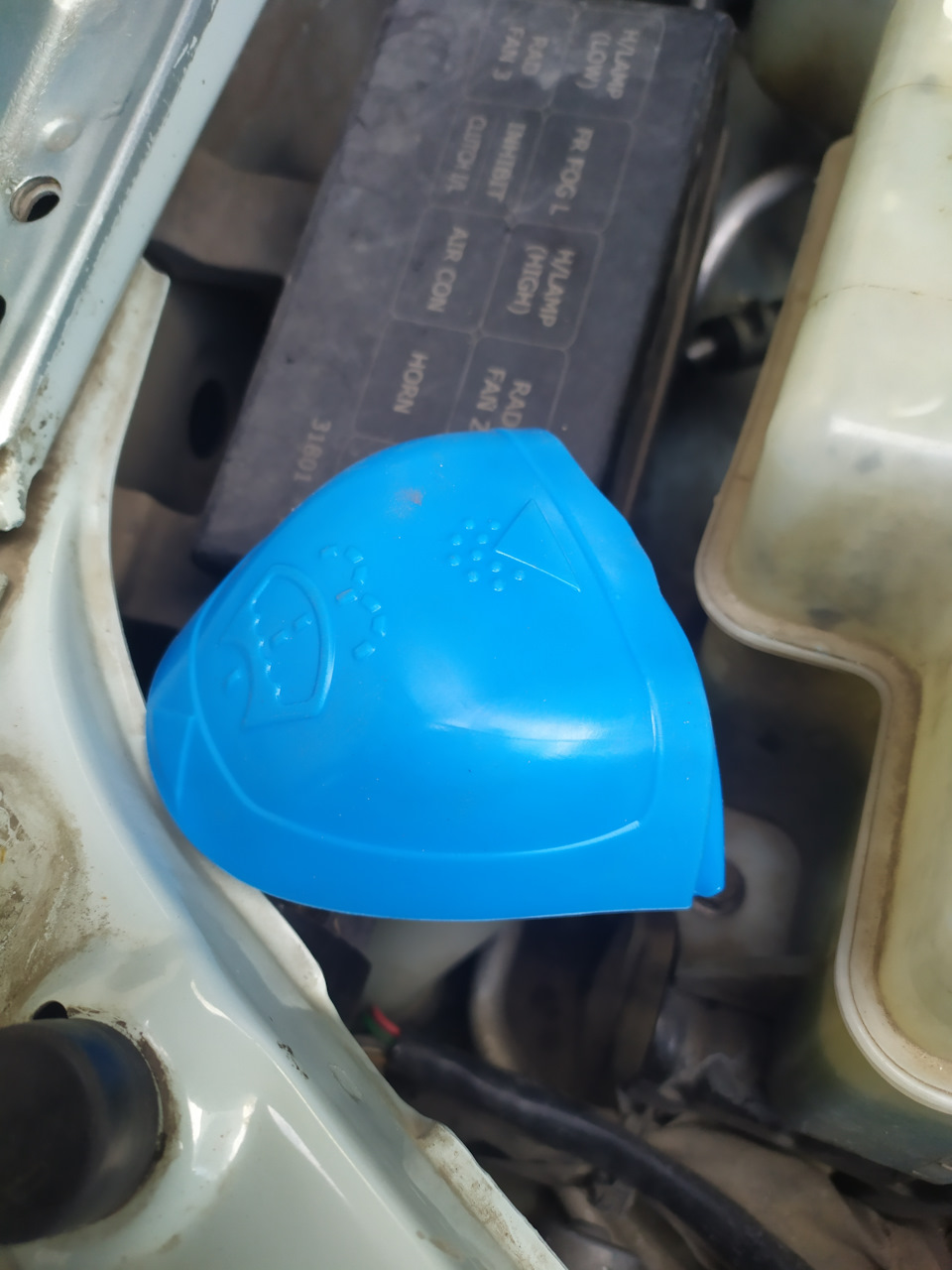 Крышка омывайки)))) — Nissan Almera Classic (B10), 1,6 л, 2006 года ...