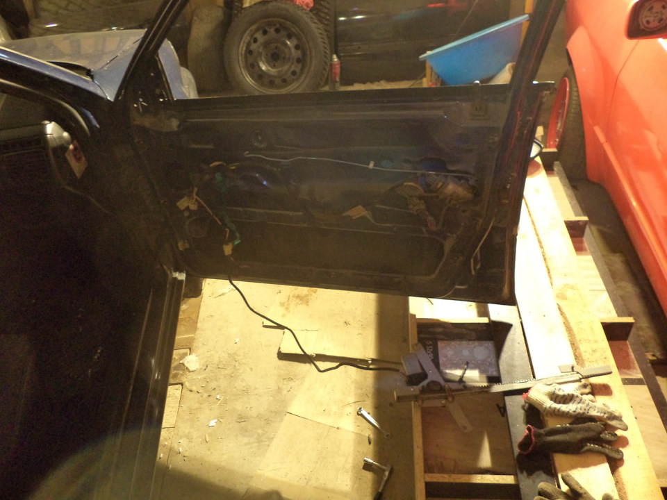 Замена передней правой двери — Volkswagen Passat Variant (B4), 2 л ...