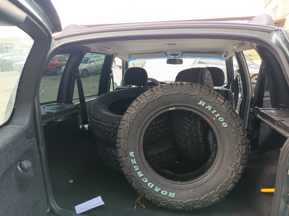 Новая АТ резина в размере 225/70/16 — Chevrolet Niva GLX, 1,8 л, 2006 ...
