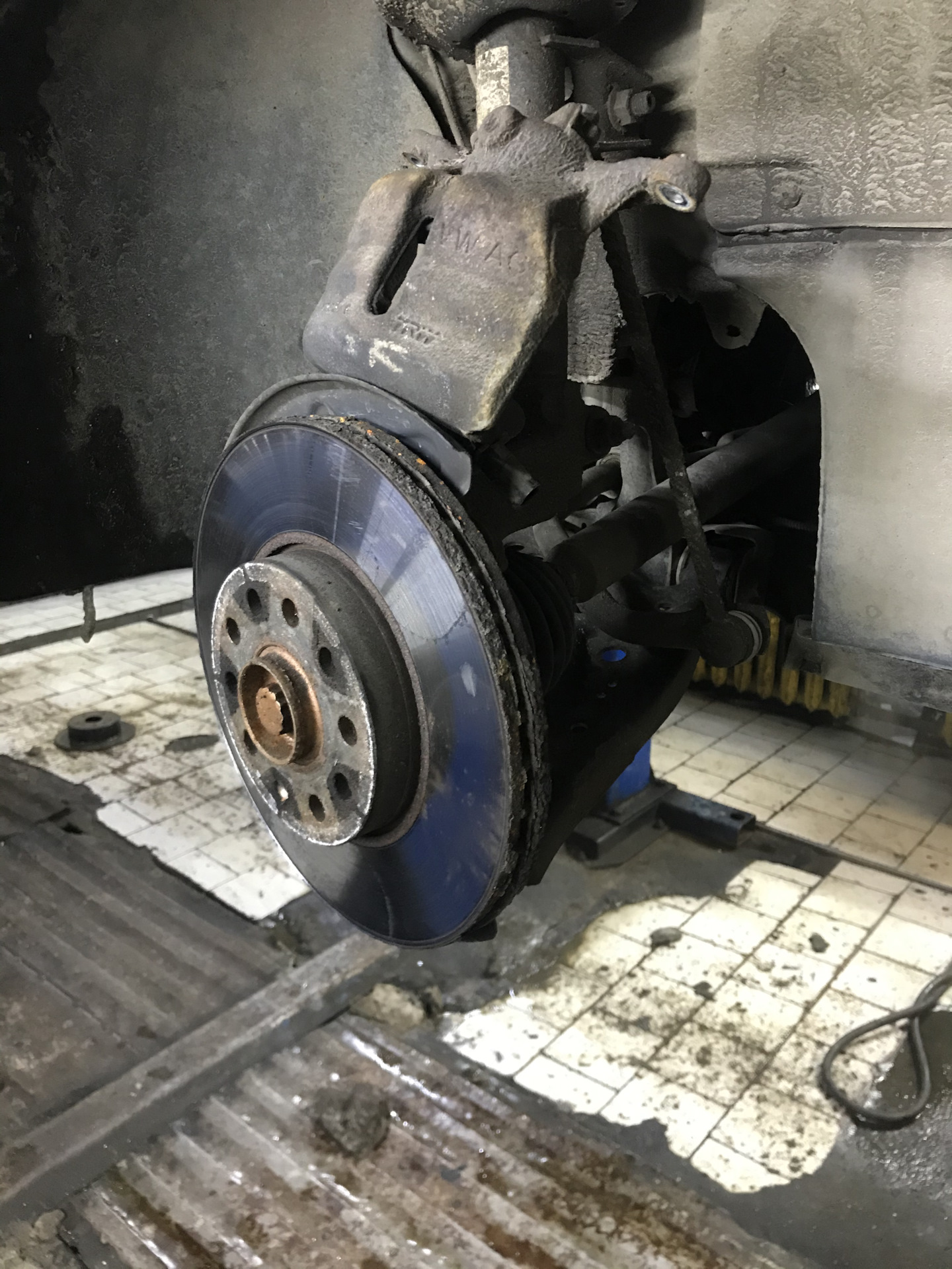 Износ передних тормозов — Volkswagen Golf Mk7, 1,4 л, 2014 года ...