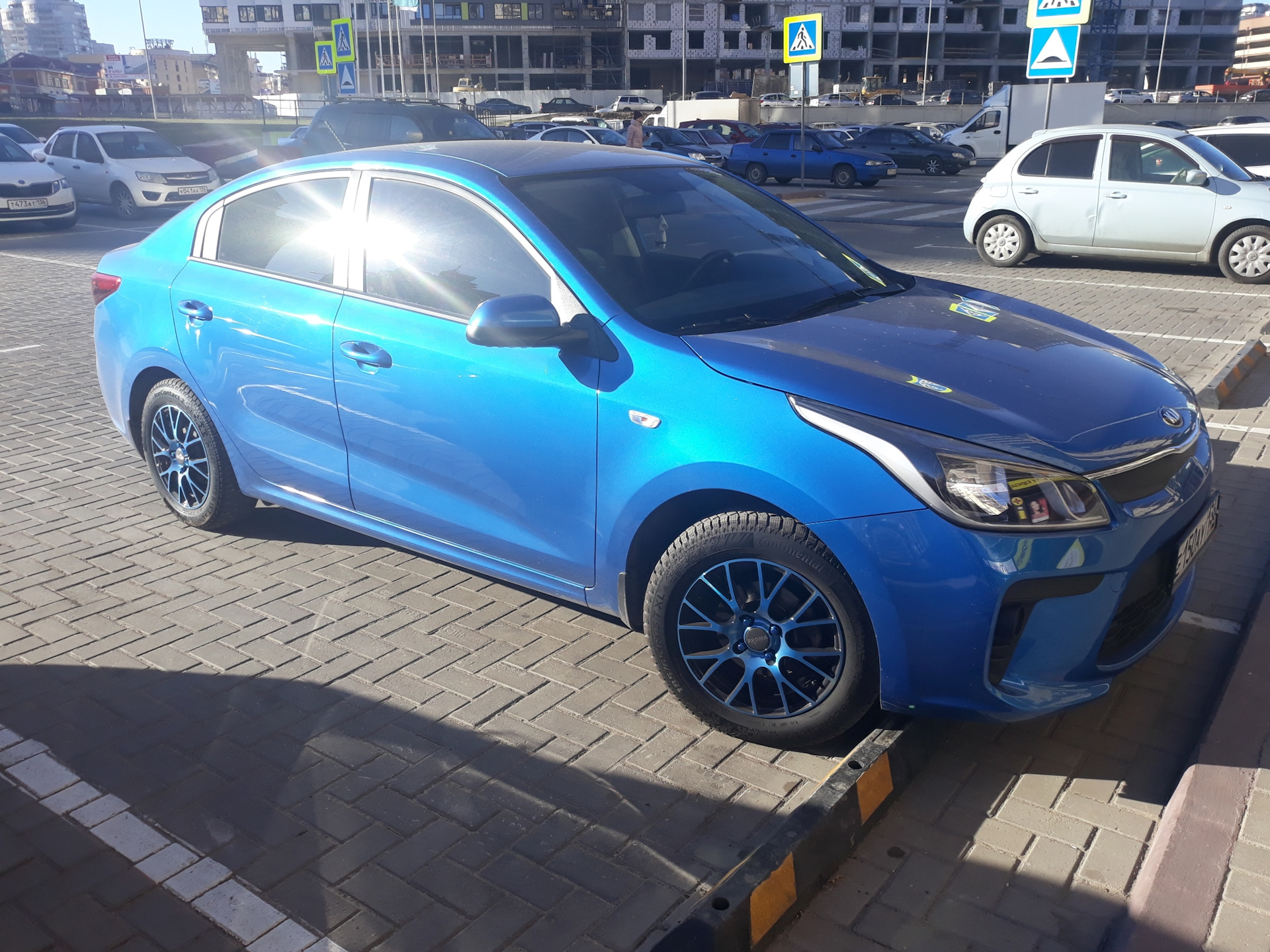 Литые диски рио 2. Kia Rio 3 r17 синяя. Kia Rio r17 2019 Blue. Kia Rio 4 на дисках Прома. Kia Rio 2017 на дисках.