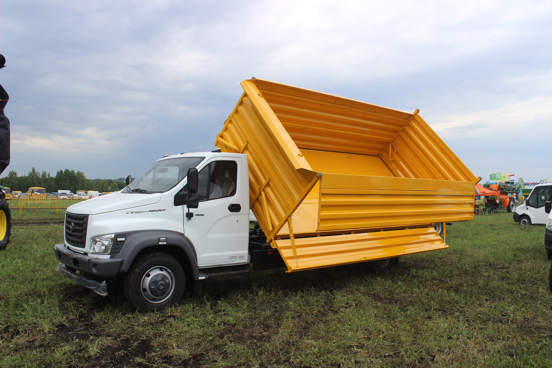 Газон самосвал. ГАЗ САЗ 250712. ГАЗ-САЗ-250712 самосвал. Саранский завод автосамосвалов САЗ. ГАЗ САЗ 250711.