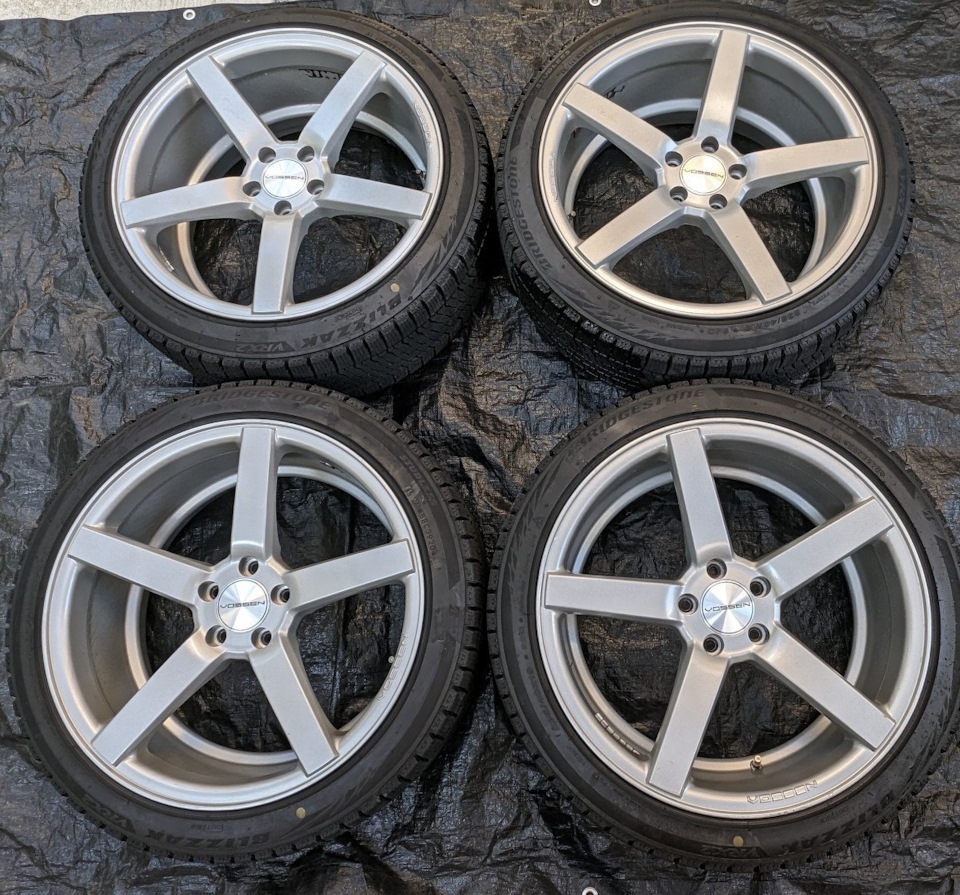 Шины зимние нешипованные Bridgestone 235/40 R19, литые диски Vossen 8,5Jx19  ET45 5x108 на Ford Kuga (2G), Ford Kuga (1G), Land Rover Range Rover Evoque  (2G), Volvo XC90 (1G), Volvo XC90 (2G). Б/у |