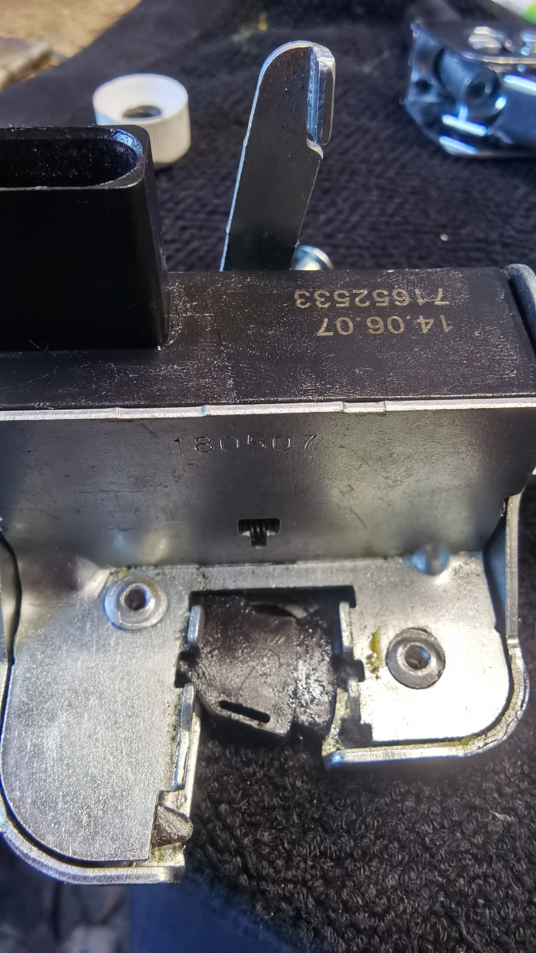 Не закрывается крышка багажника на Passat B6 универсал. — Volkswagen ...