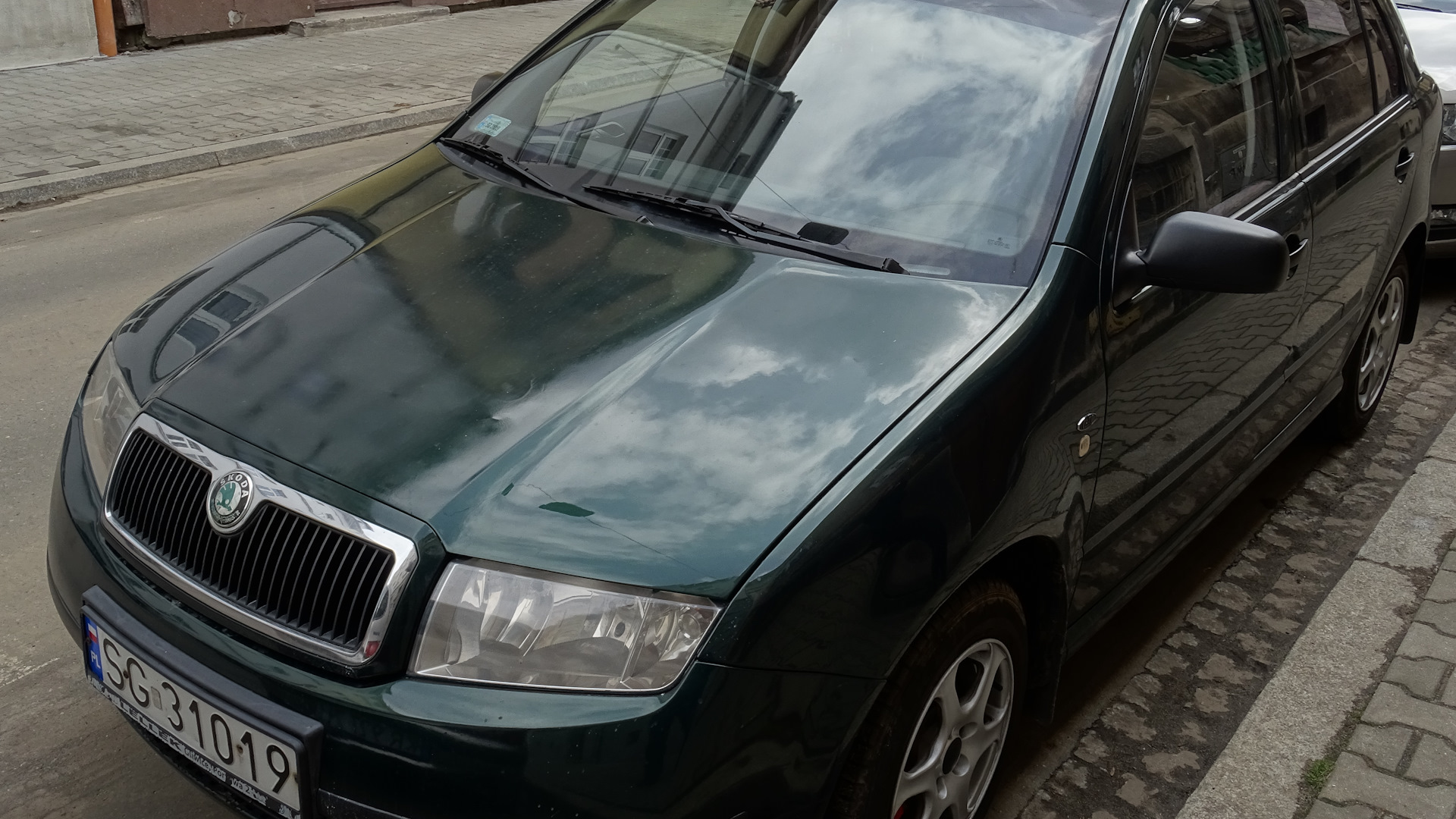 Skoda Fabia зеленая