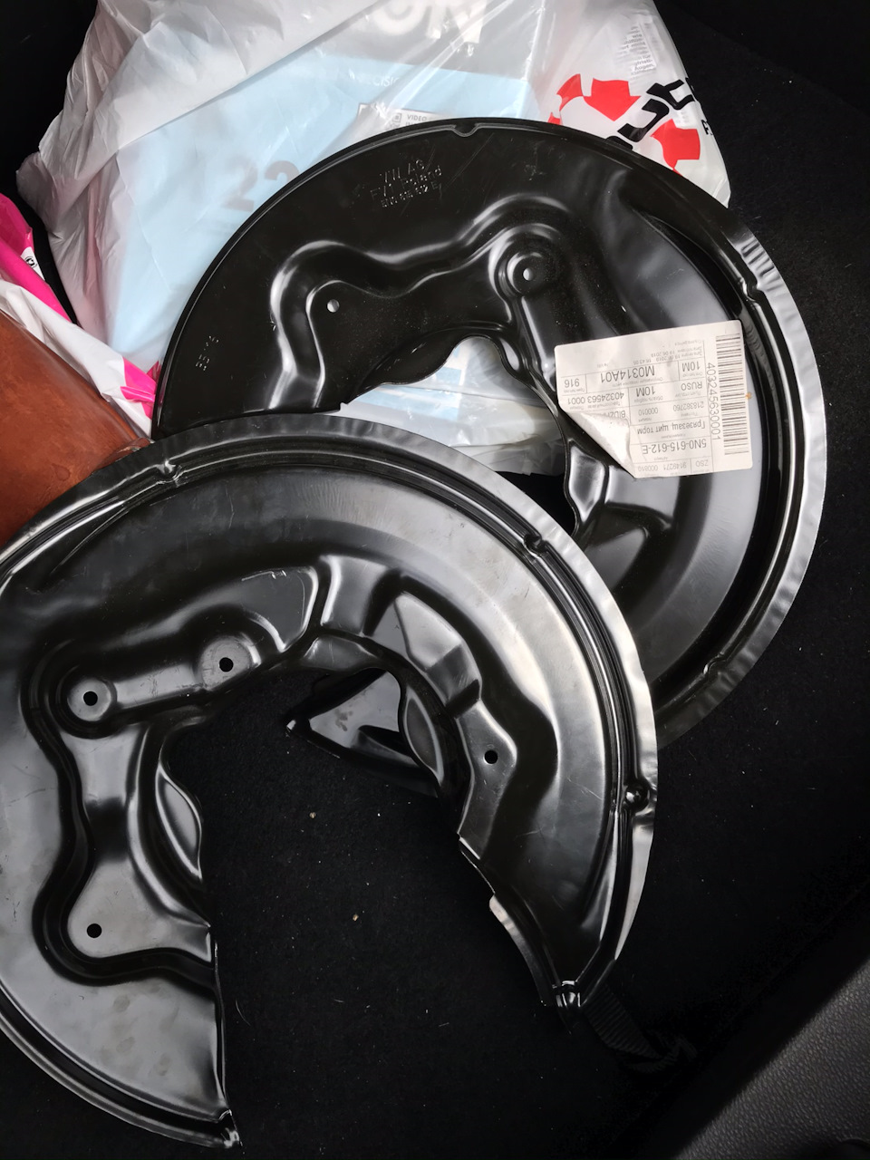 Фото в бортжурнале Volkswagen Tiguan (1G). Запчасти на фото: 5N0615612E