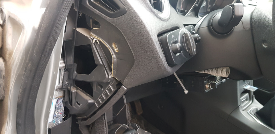 Повозился, но вынул. — Ford Fiesta Sedan
